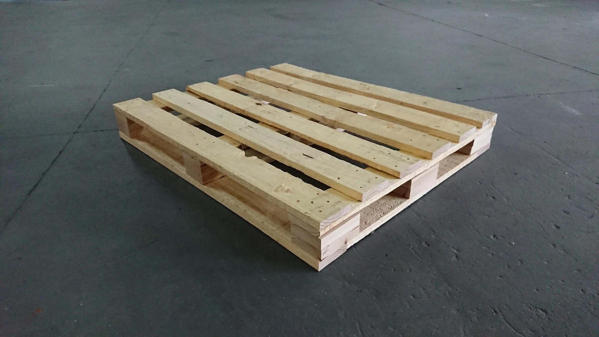 wooden 4 way entry block pallet made from pine.
