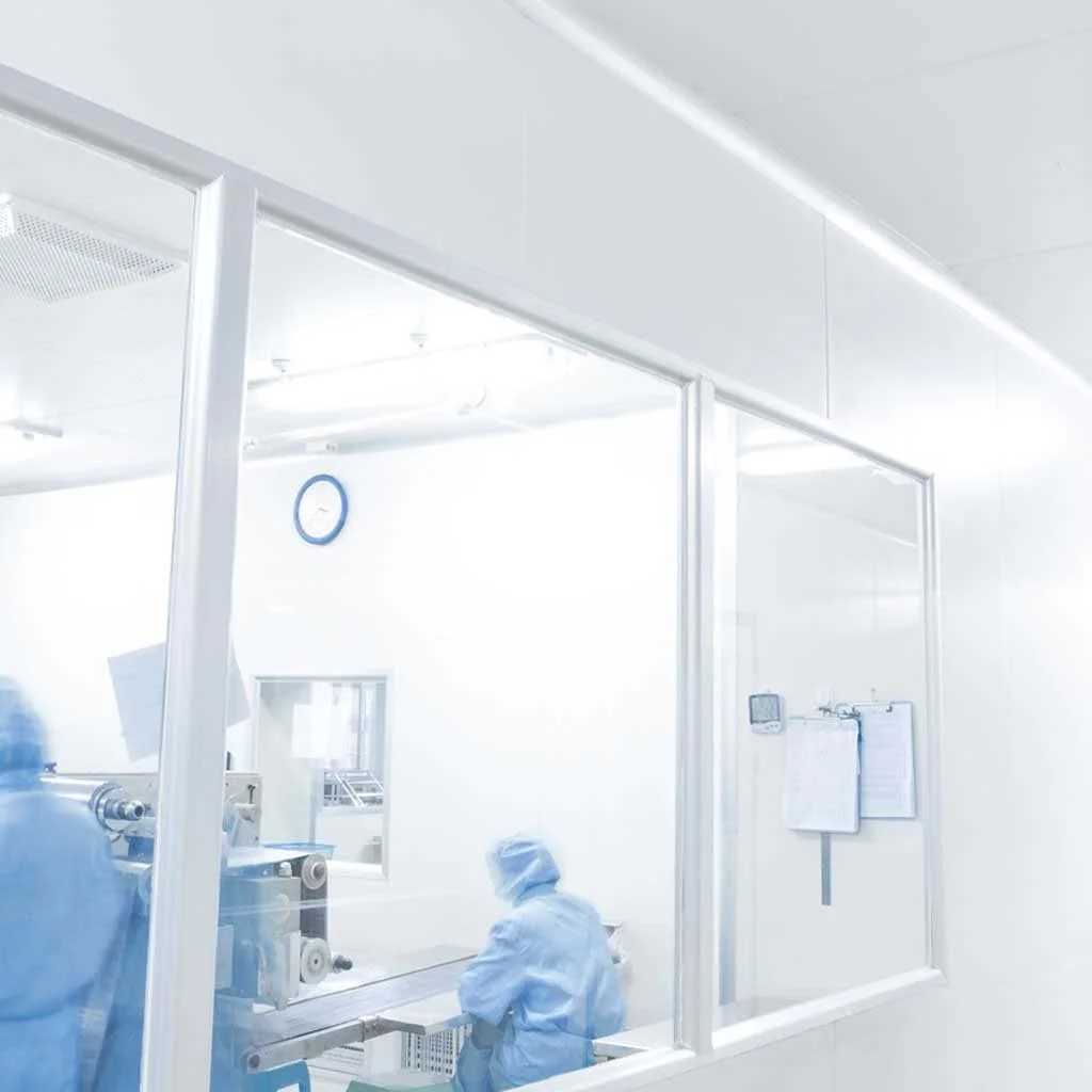 Cleanroom interior with Ramco Hilux fibre cement wall panels used in a hospital hygiene environment