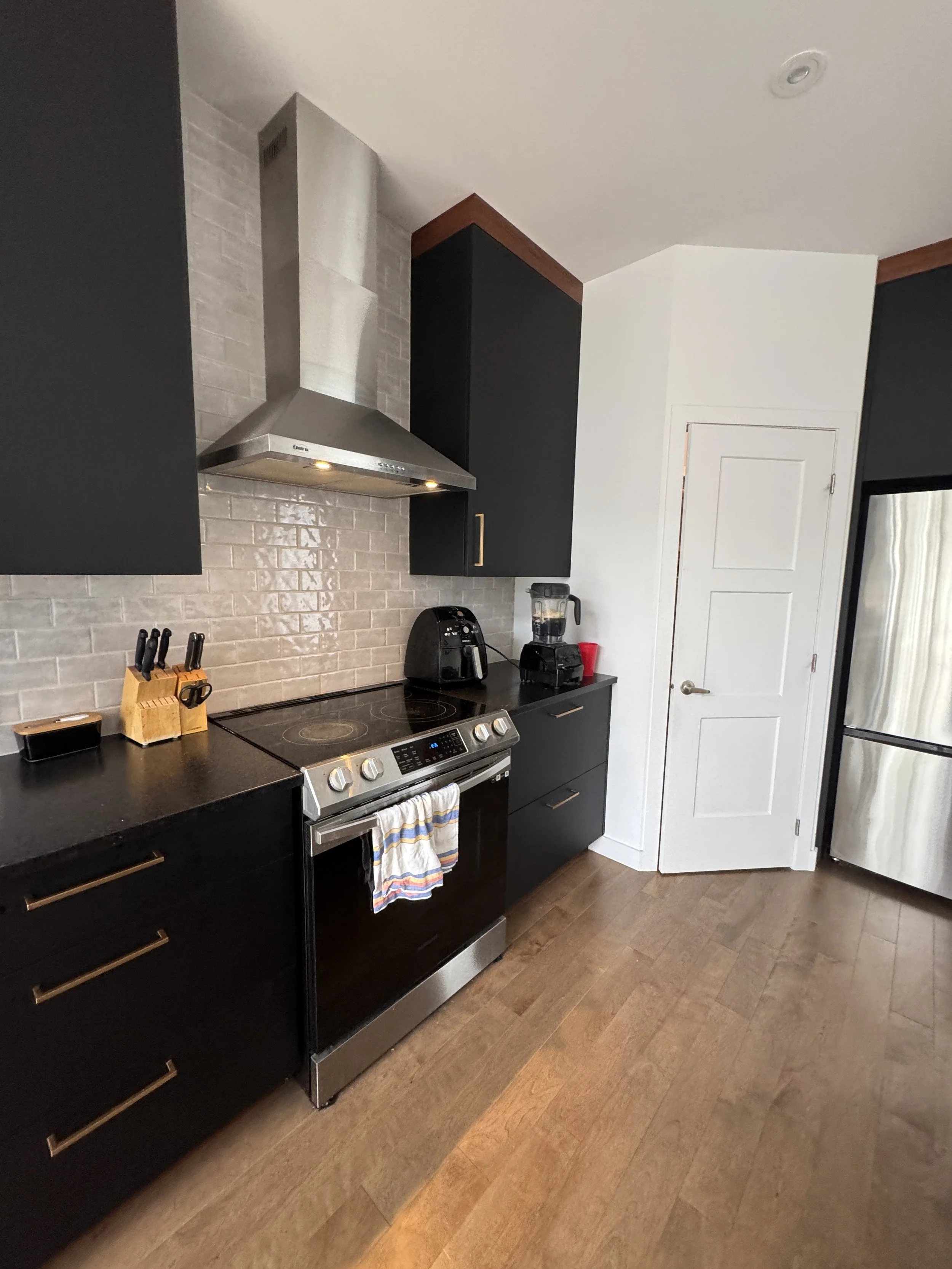 Cuisine-armoires-M ton intérieur.JPG