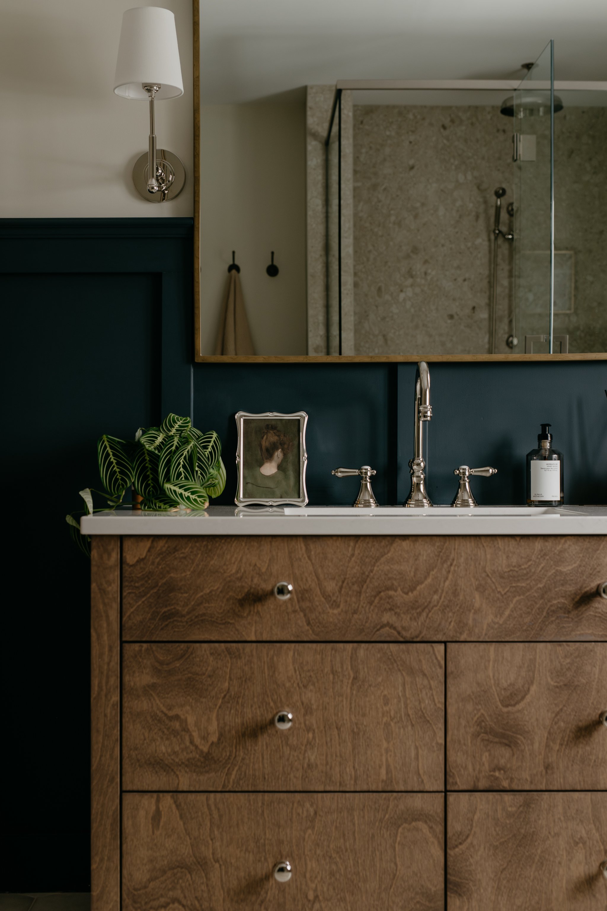 Rénovation-M ton intérieur-vanité-lambris.JPG