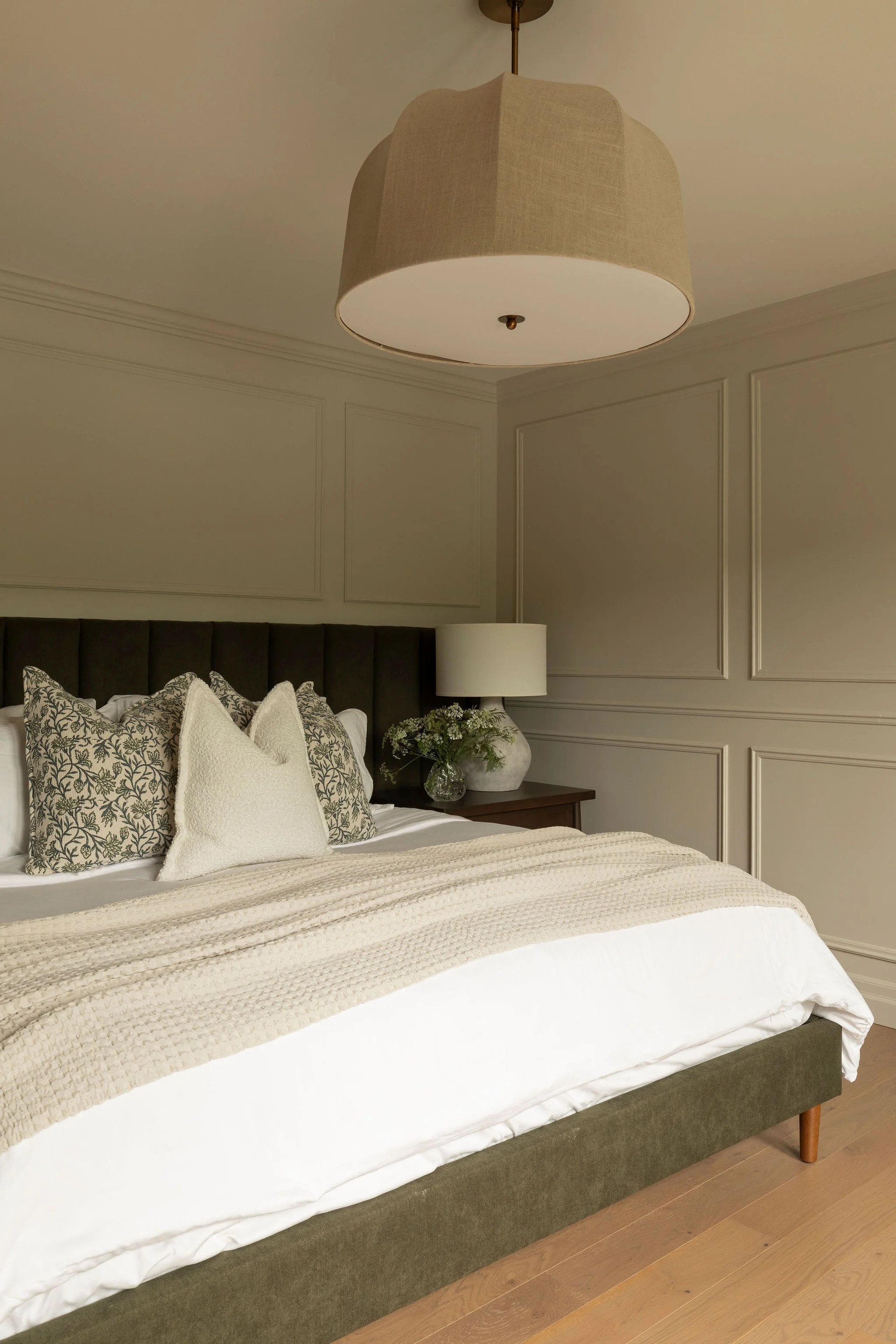 Mtonintérieur-Luminaire-Chambre-Rénovation-Moulures.jpg