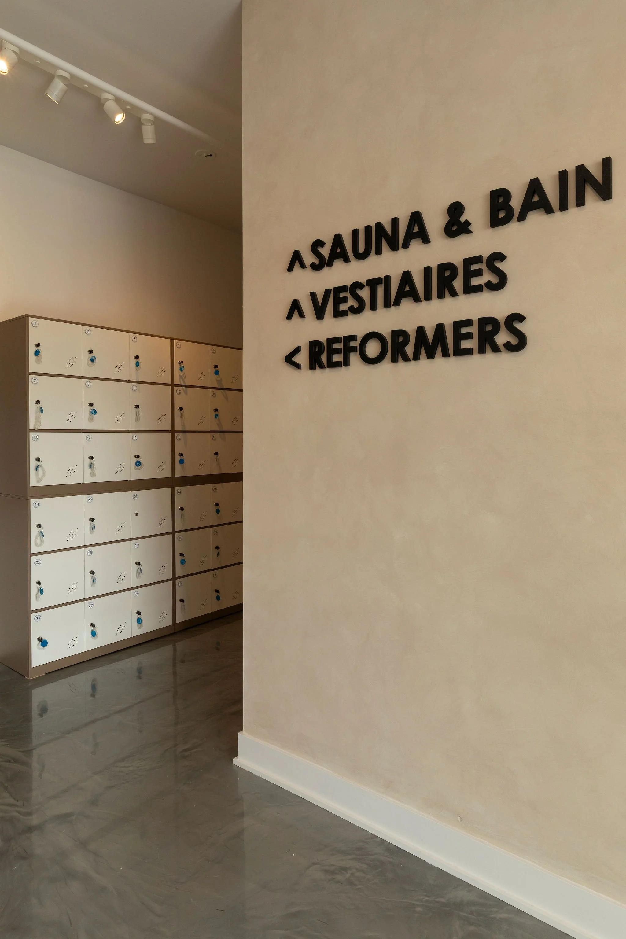 M ton intérieur-Well Club-pilates-reformer-sol-verdun-casier.jpg