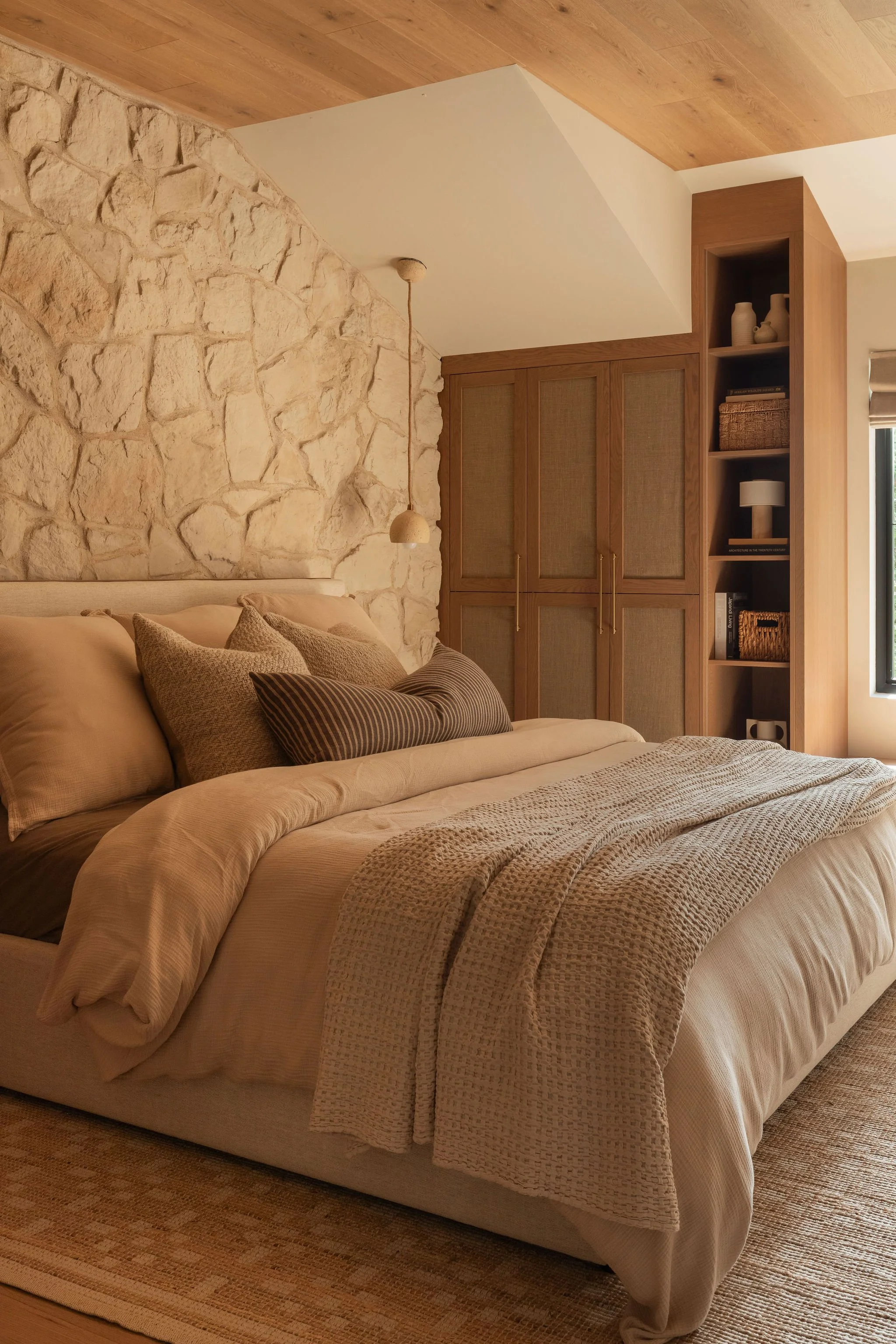 M ton intérieur-chambre principale-pierre-luminaire.jpg