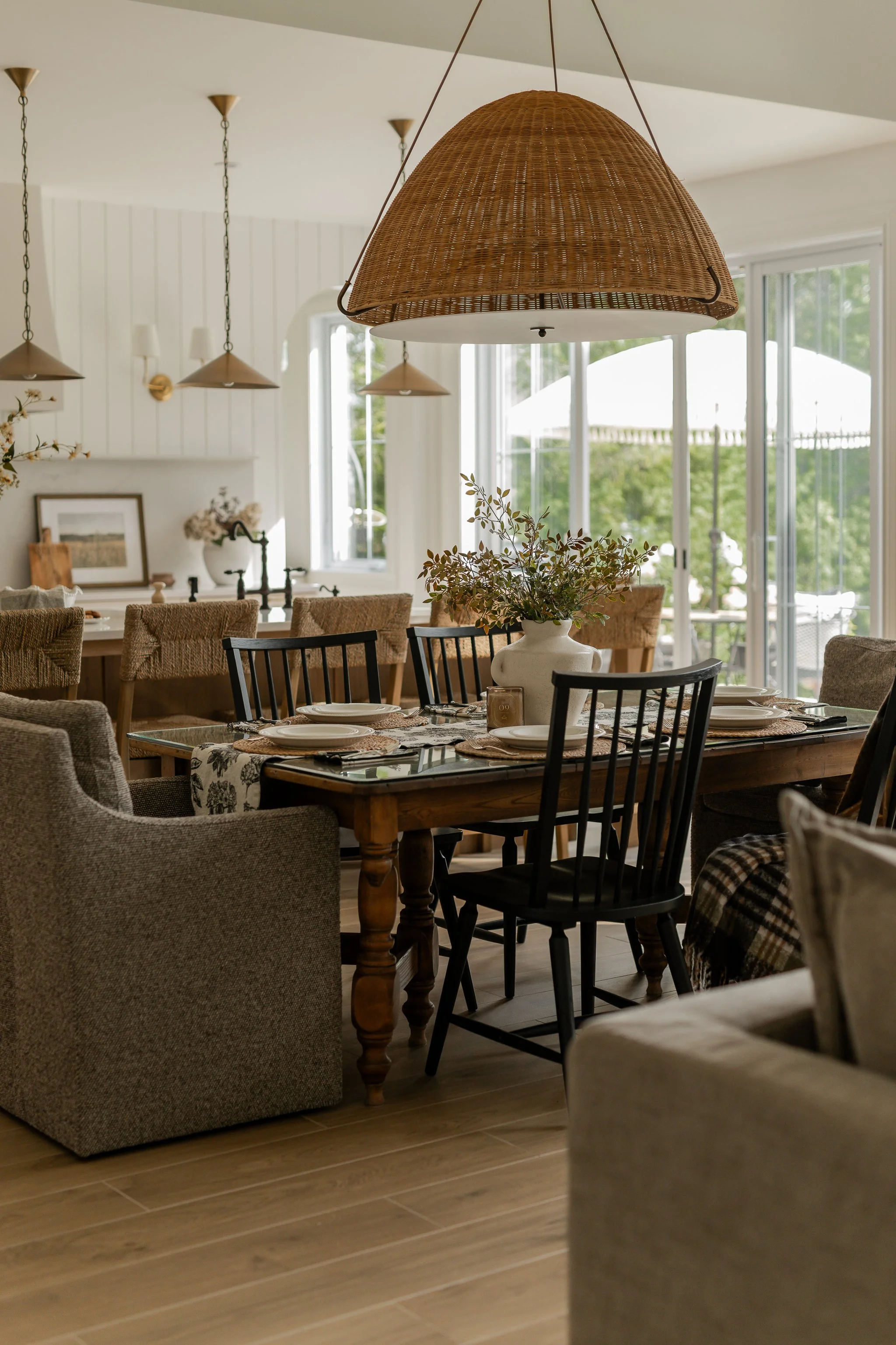 M ton intérieur-luminaire-tableàmanger-lacdespiles.JPG