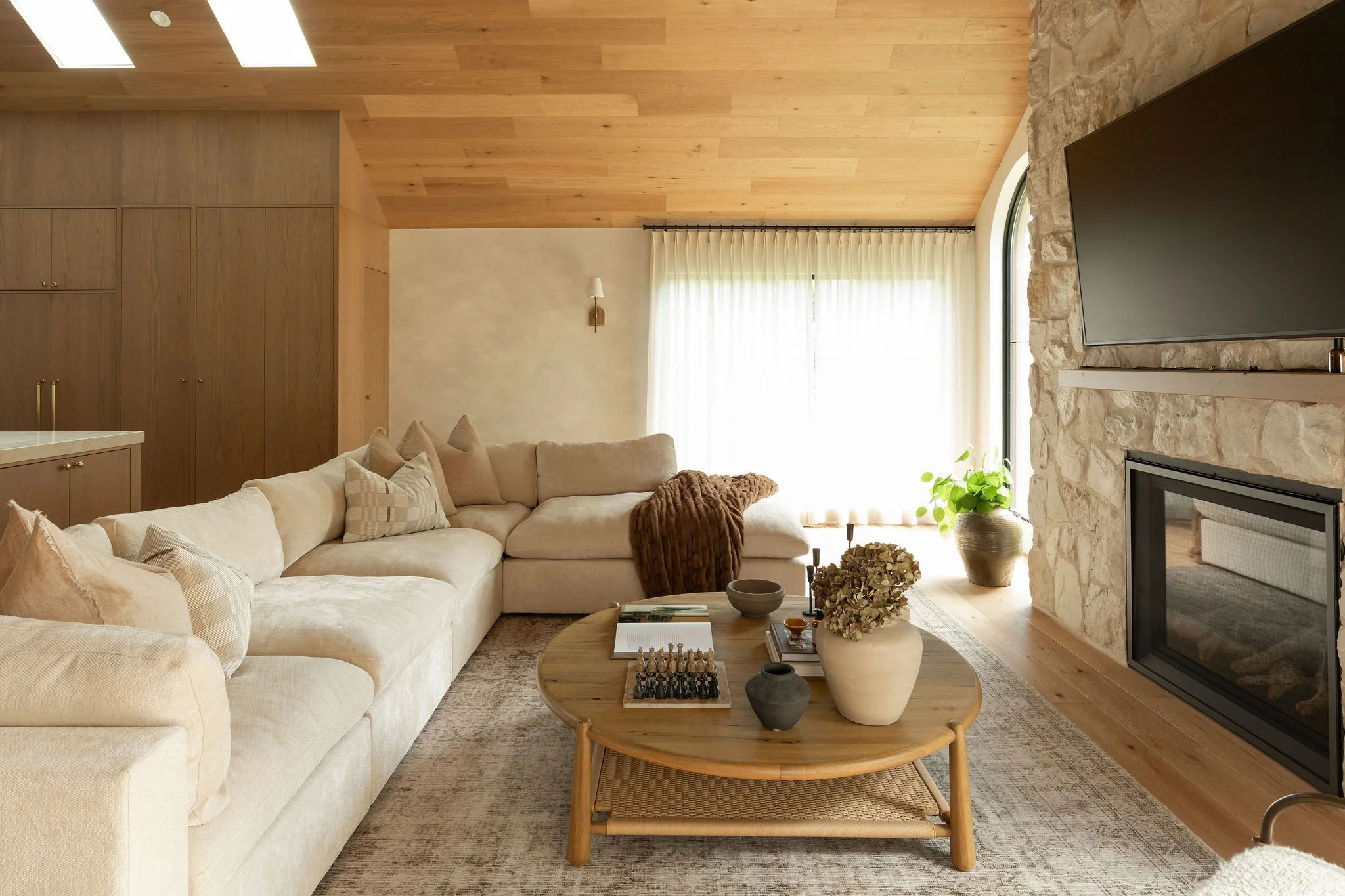 M ton intérieur-salon-divan-table-cozey.jpg