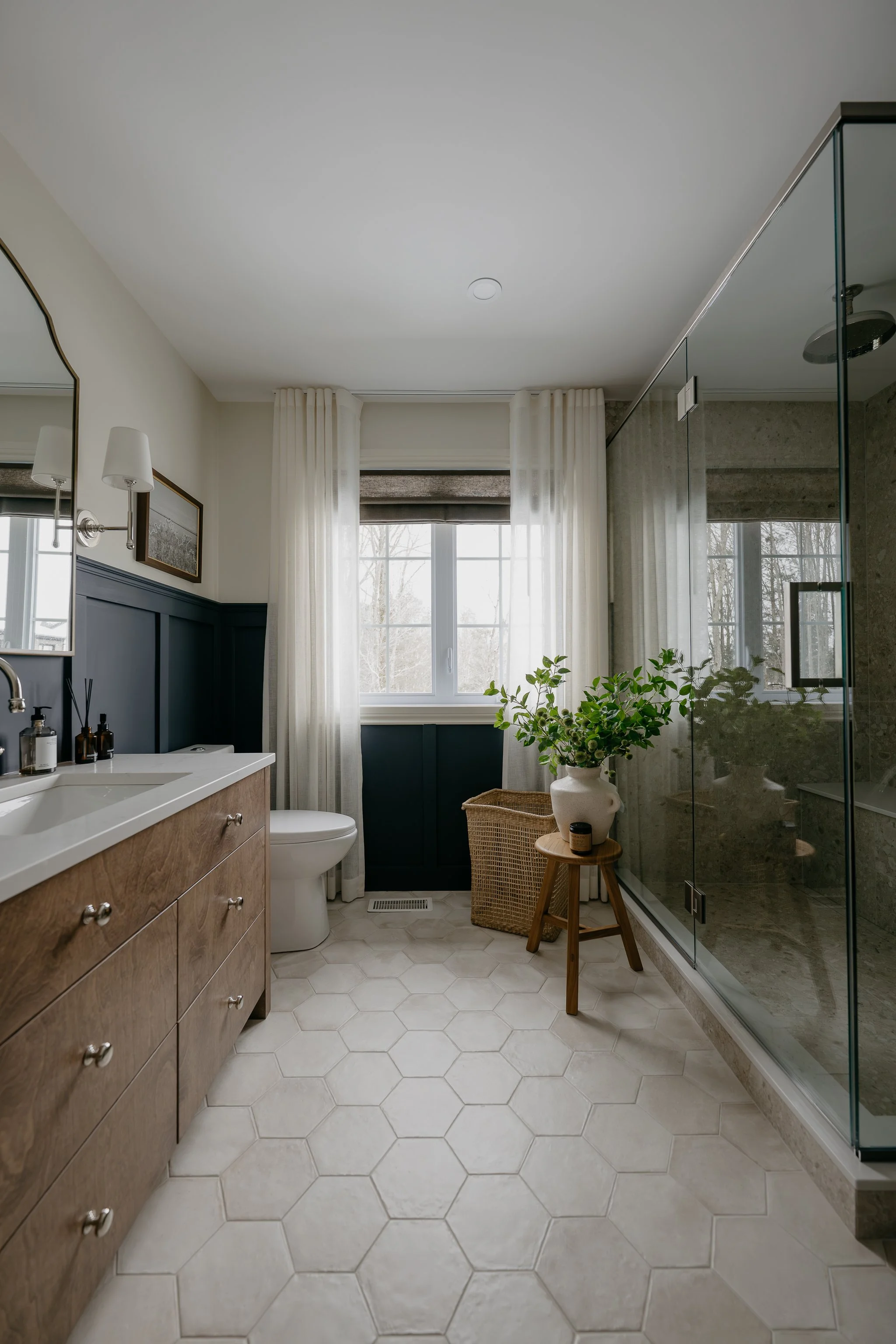 M ton intérieur-salle de bain-rénovation-vanité-habillage de fenêtres.JPG