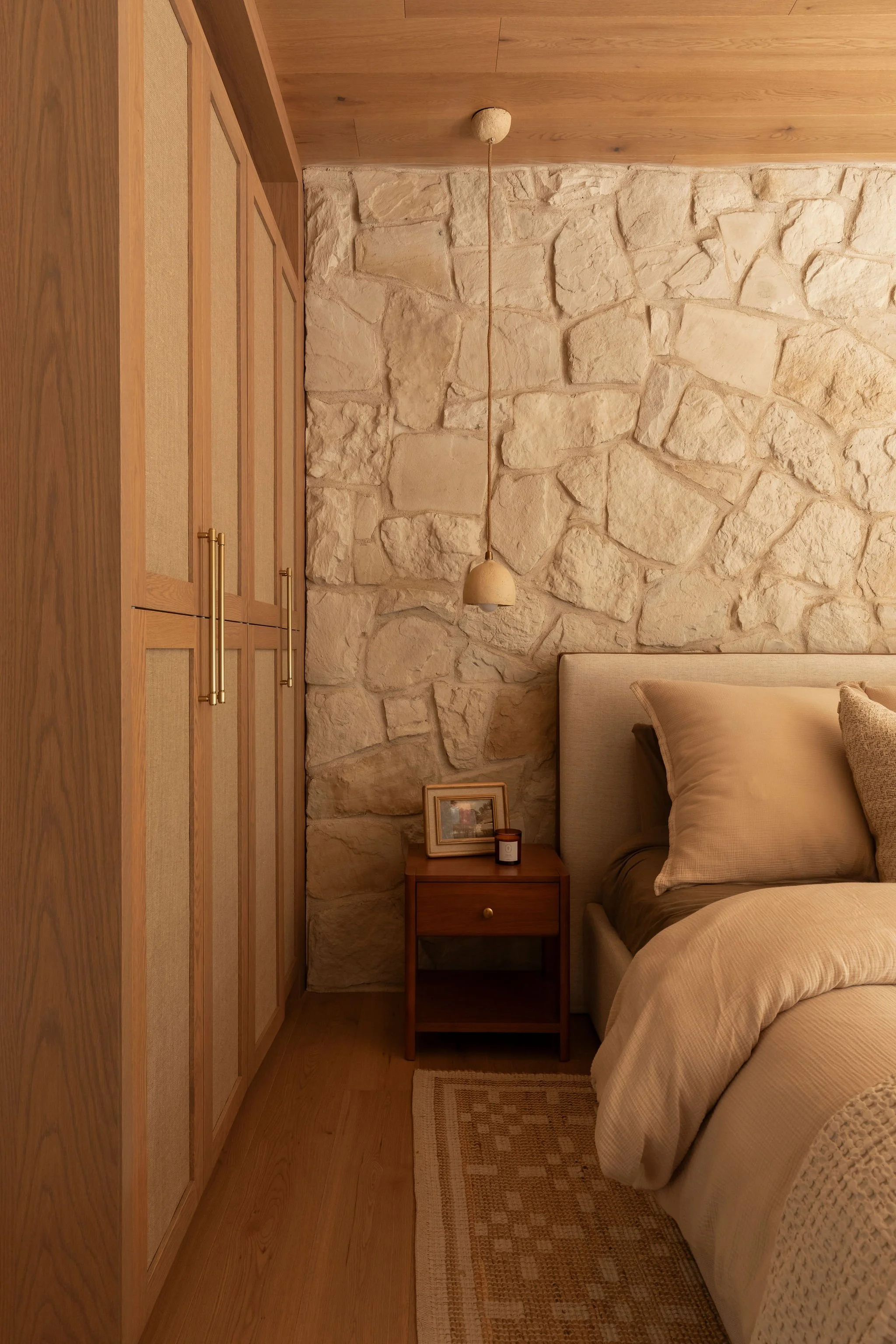 M ton intérieur-pierre-luminaire-chambre principale.jpg