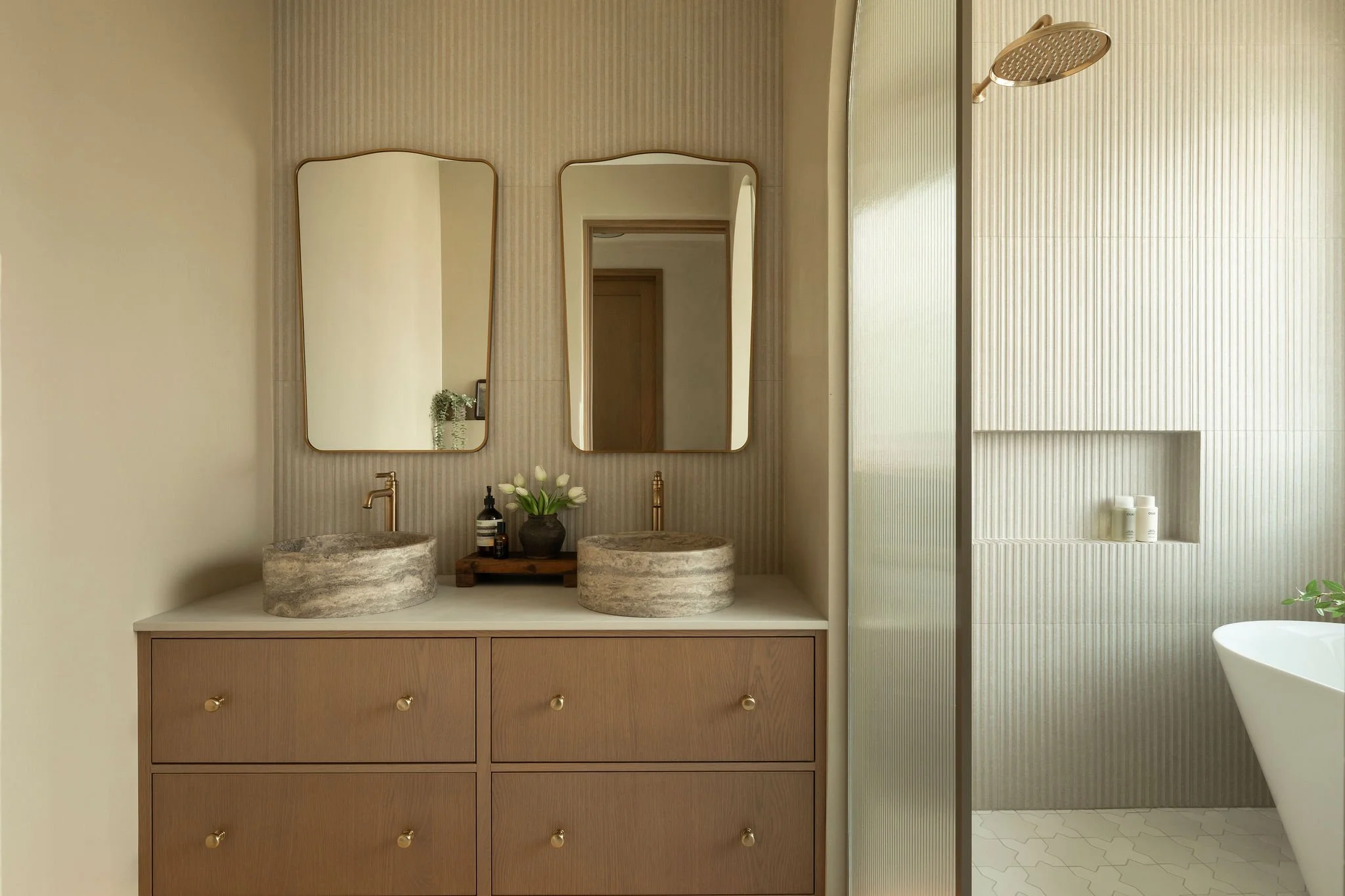 M ton intérieur-douche-céramique-vasque-miroir.jpg
