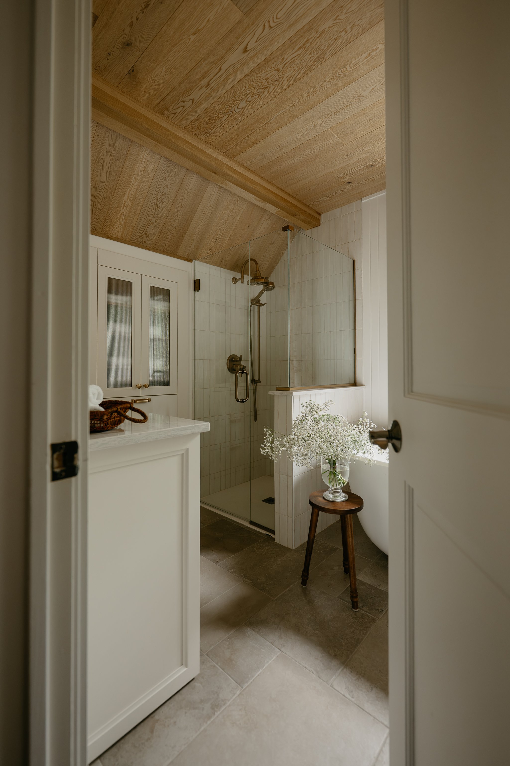 M ton intérieur-salle de bain-rénovation-plafond-bois.JPG
