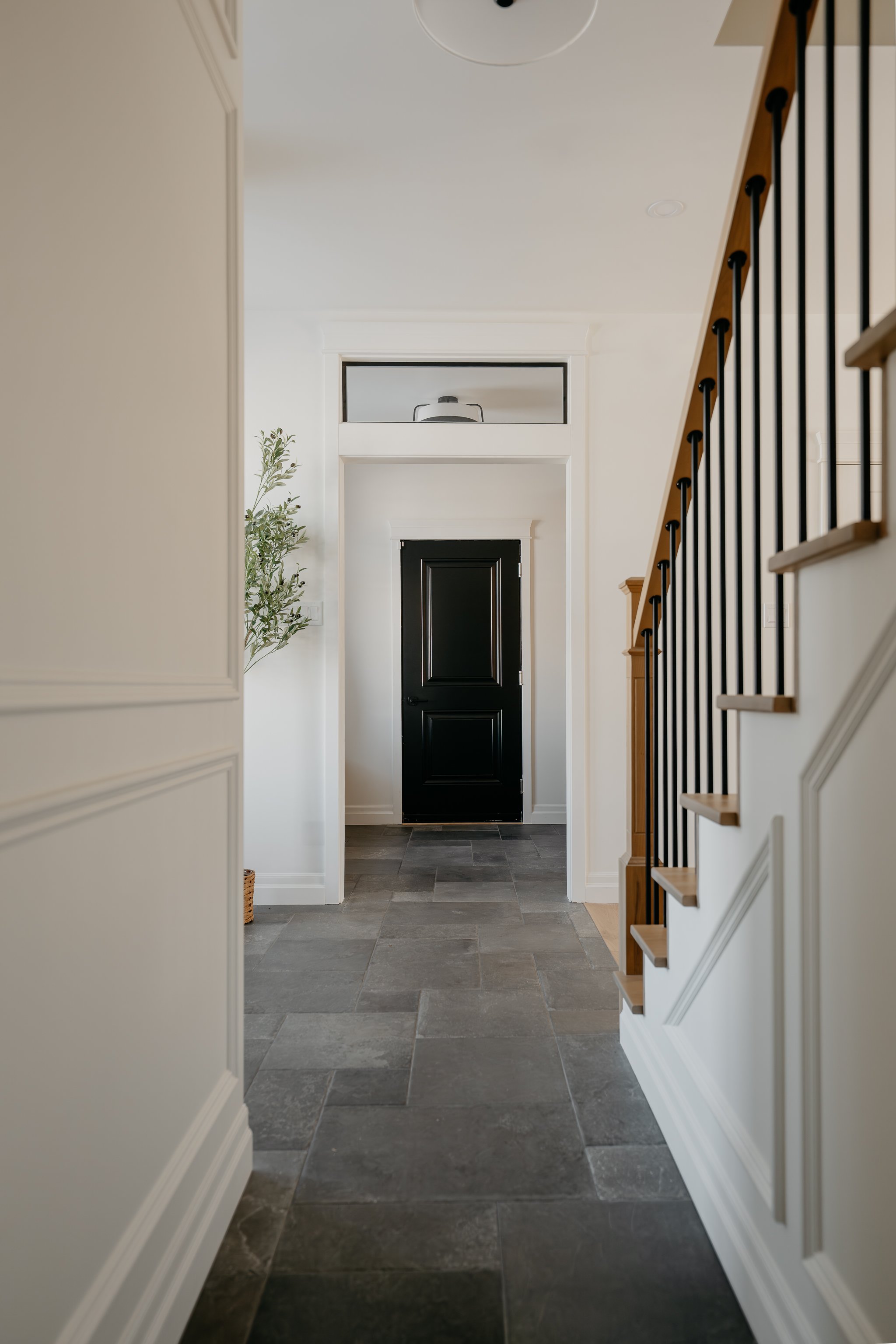 M ton intérieur - mudroom - céramique - moulures.JPG