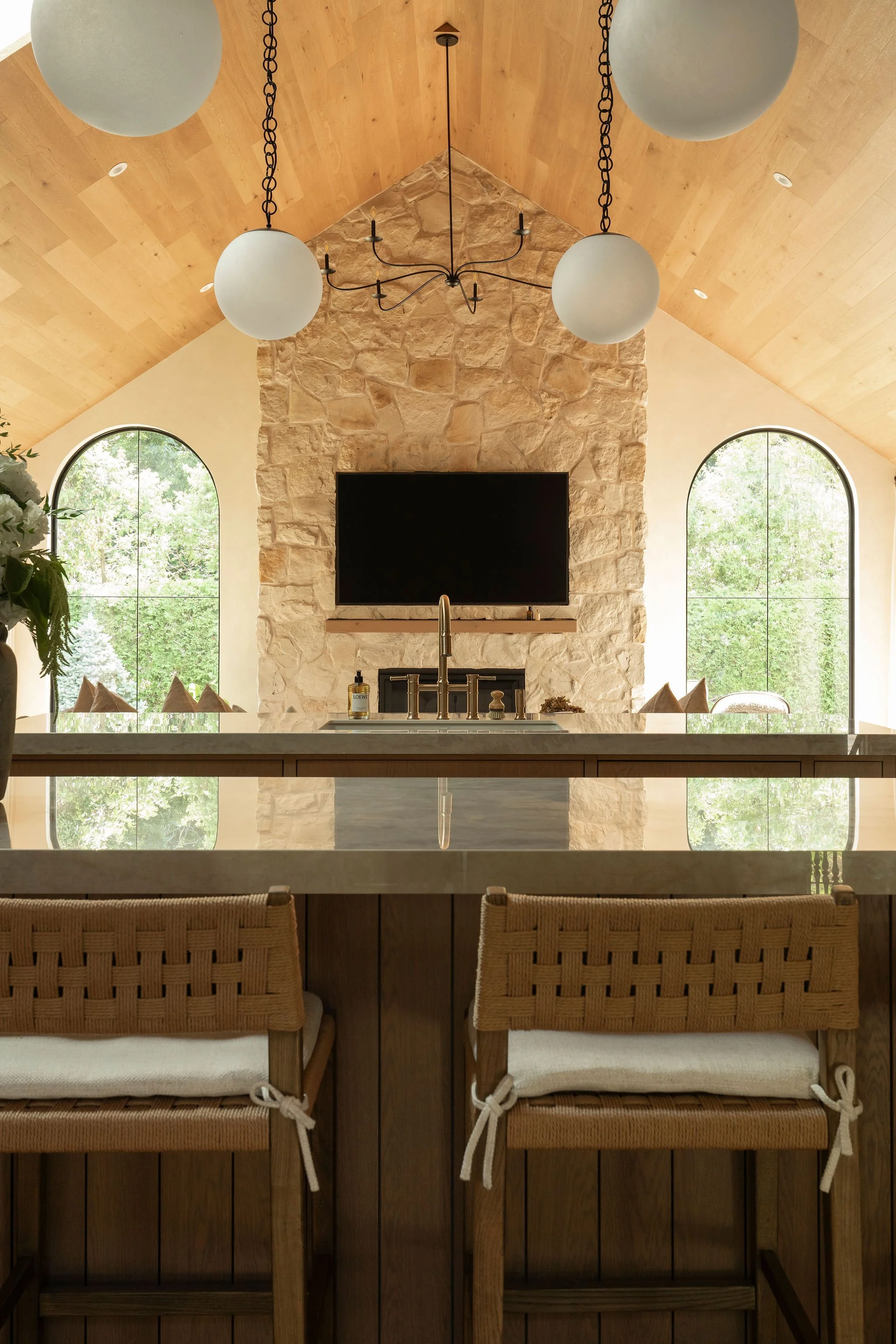 M ton intérieur-aire ouverte-luminaires-cuisine-ilot-double.jpg