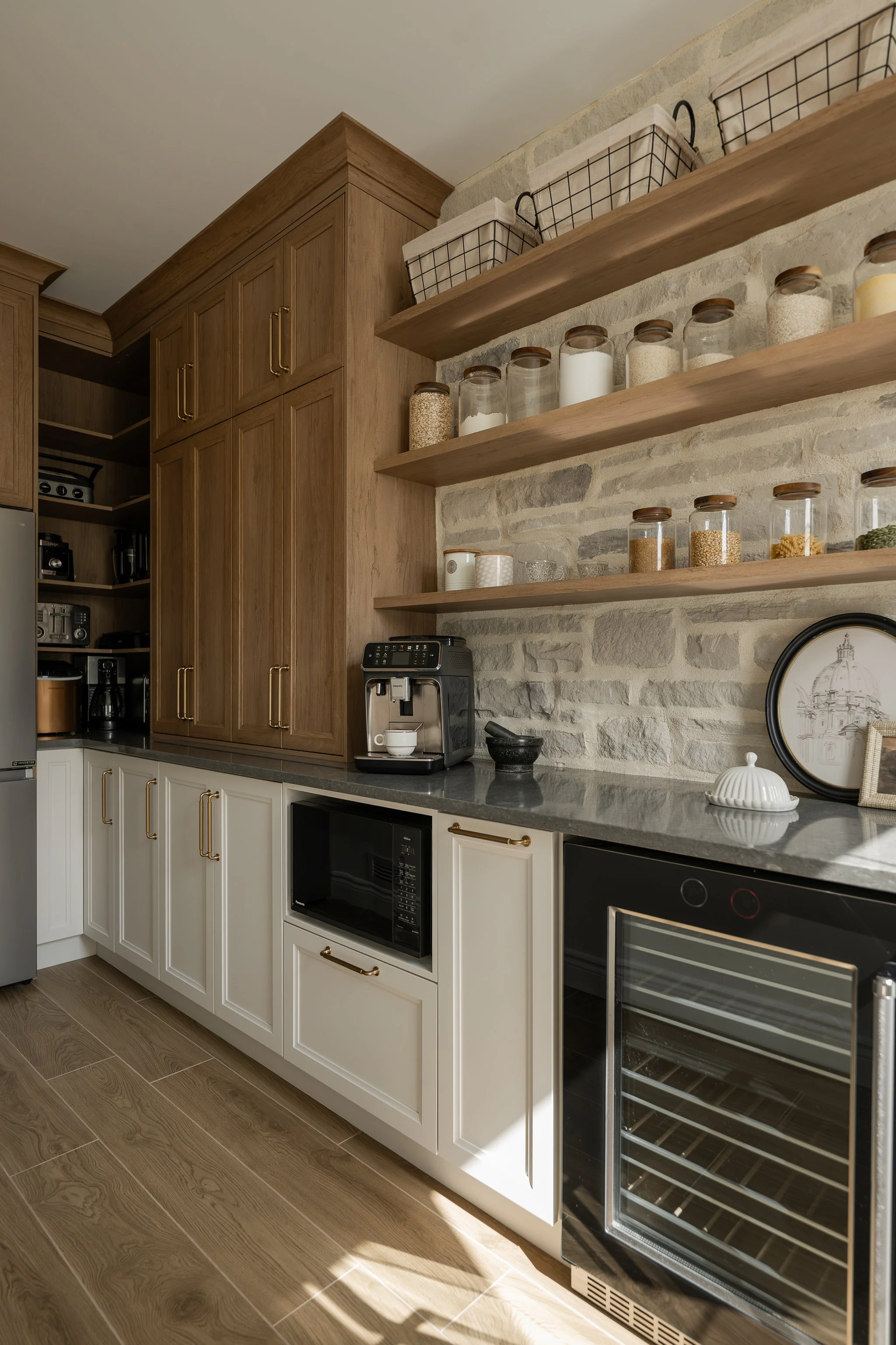 M ton intérieur-pantry-pierre-armoires-comptoir.JPG