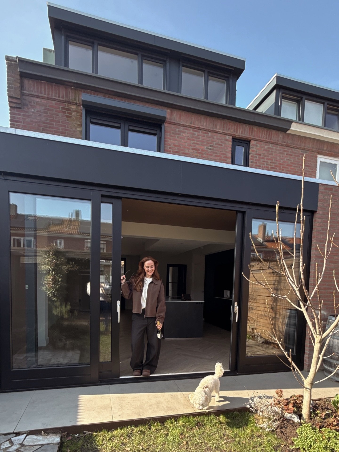 We hebben een huis gekocht en een tuin en zandbak voor Ollie 🏠🍀🌈&hearts;️