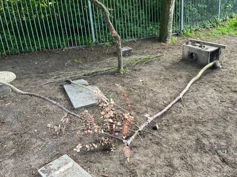 van het snoeihout wordt meteen wat gebouwd