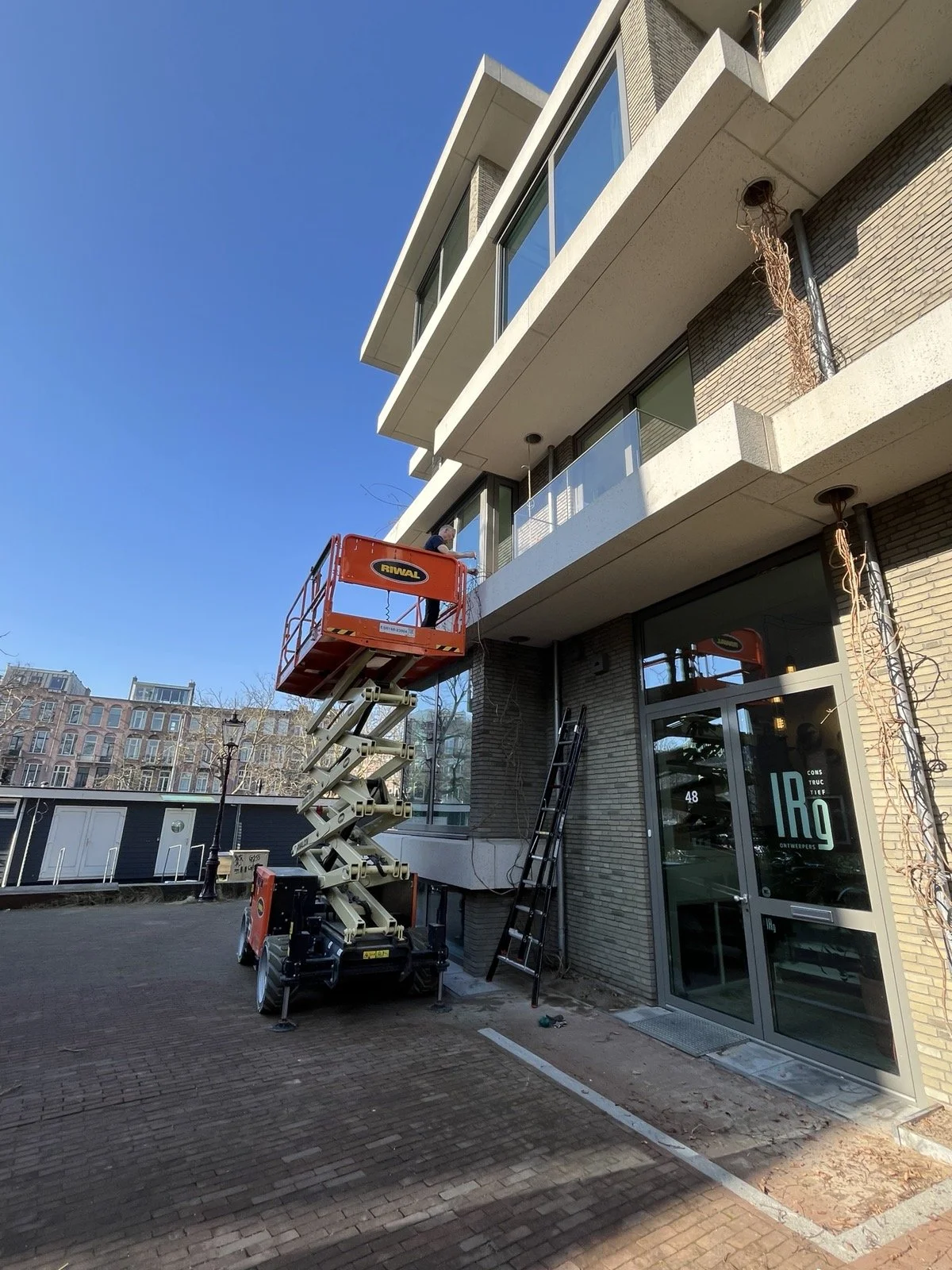 schaarhoogwerker om te snoeien