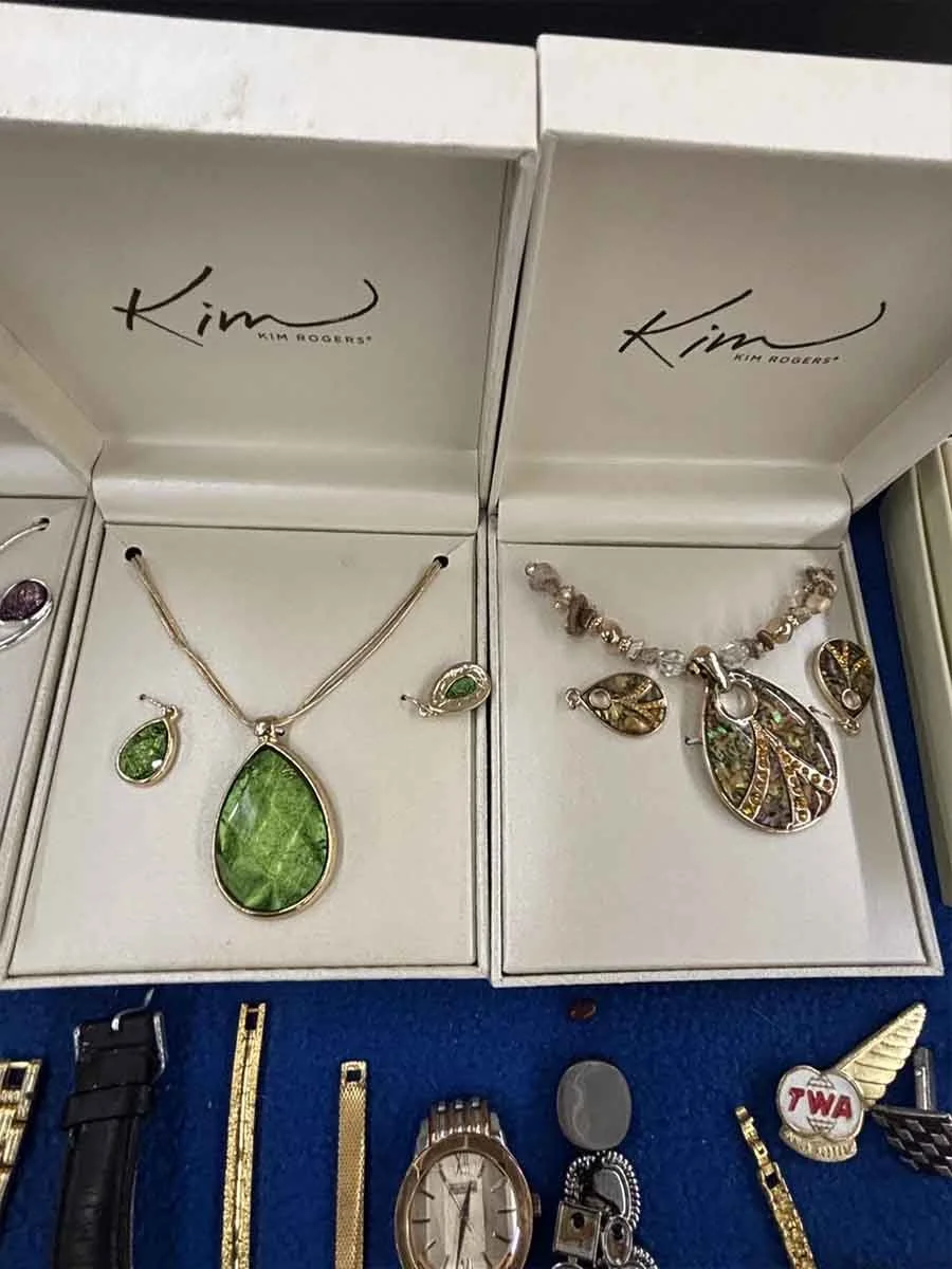  Jewelry 