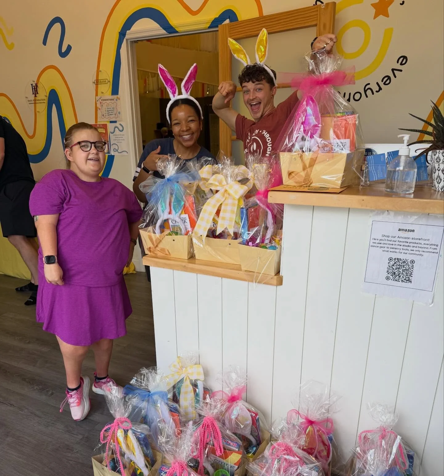 We are so grateful to our friends at @hcahealthcare for spending part of their Month of Service with us!

A group of HCA colleagues joined some of our staff and MOVE Student Ambassadors to stuff sensory-friendly Easter baskets! The sales from this pr