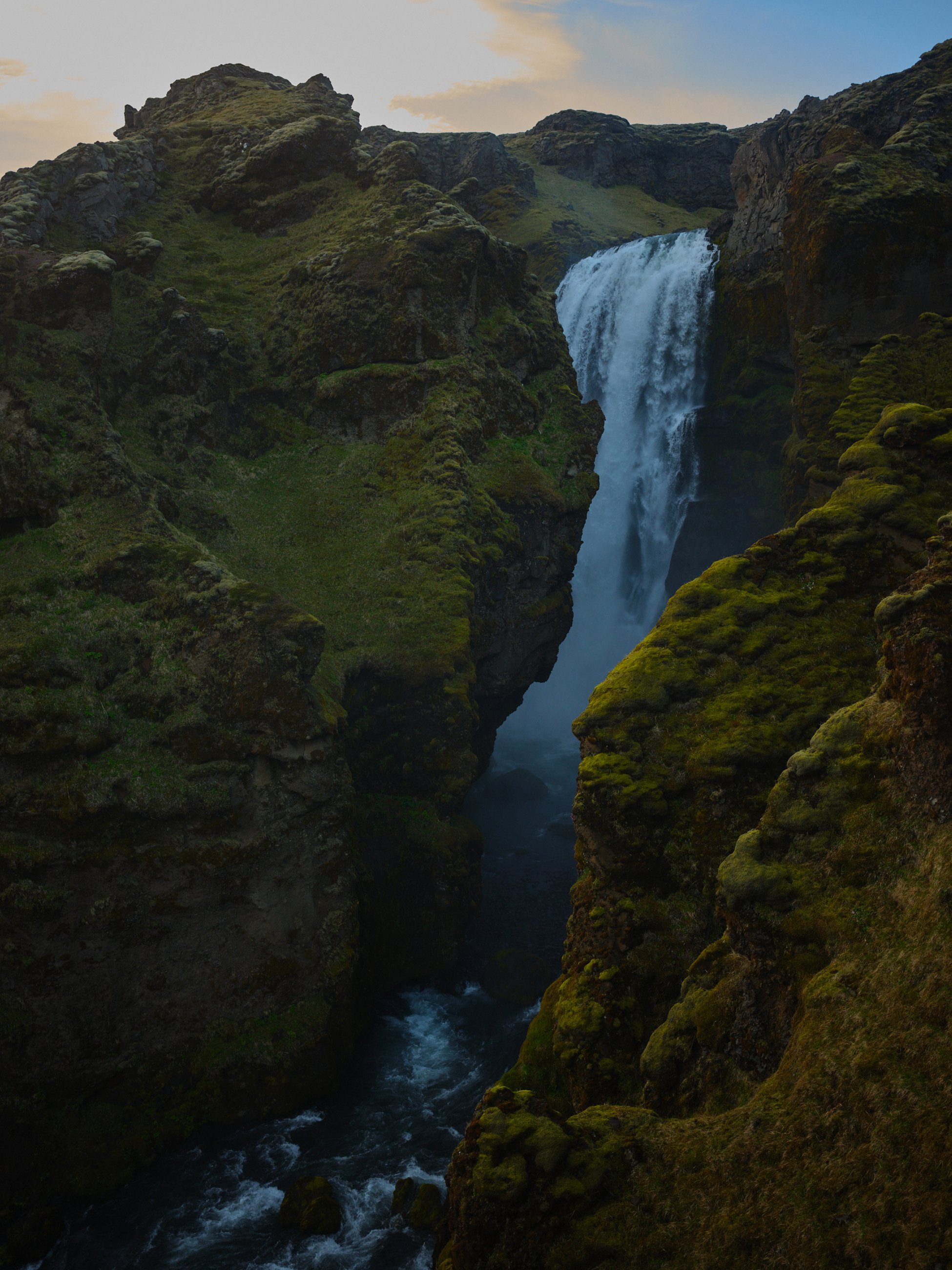 Iceland_05_Skógafoss_Waterfall_253.jpg