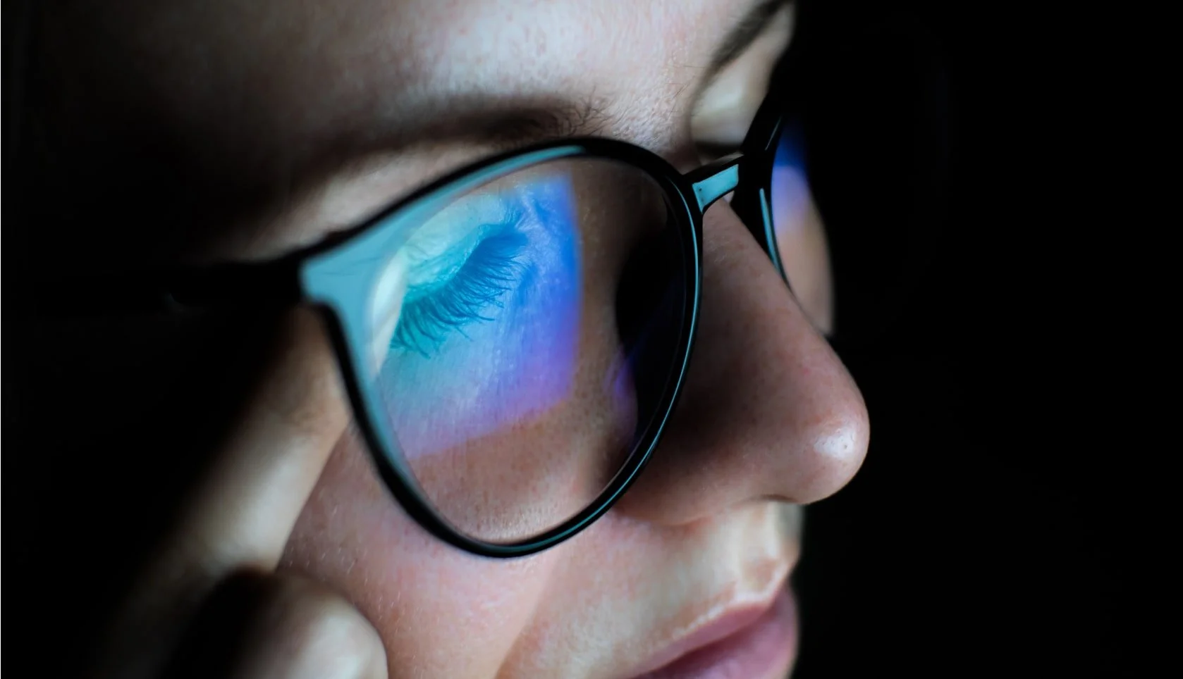 Lumière bleue &amp; fatigue visuelle : ce qu’il faut vraiment savoir