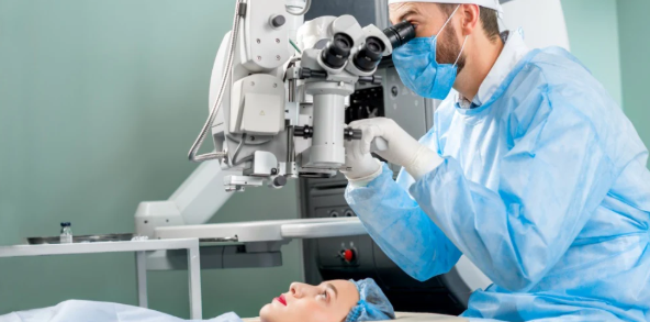 SMILE vs LASIK : quelle solution pour se libérer des lunettes ?