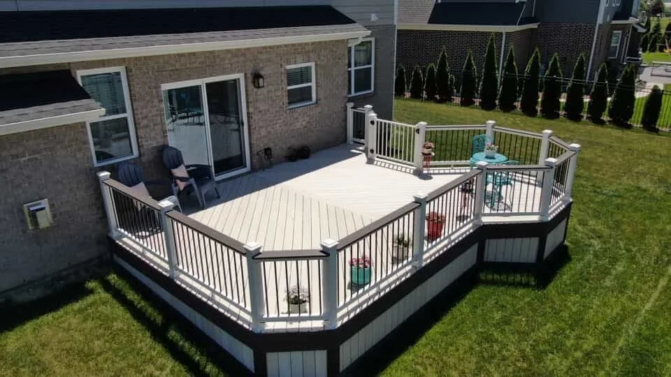 Deck with railing from the Hardwood Construction gallery