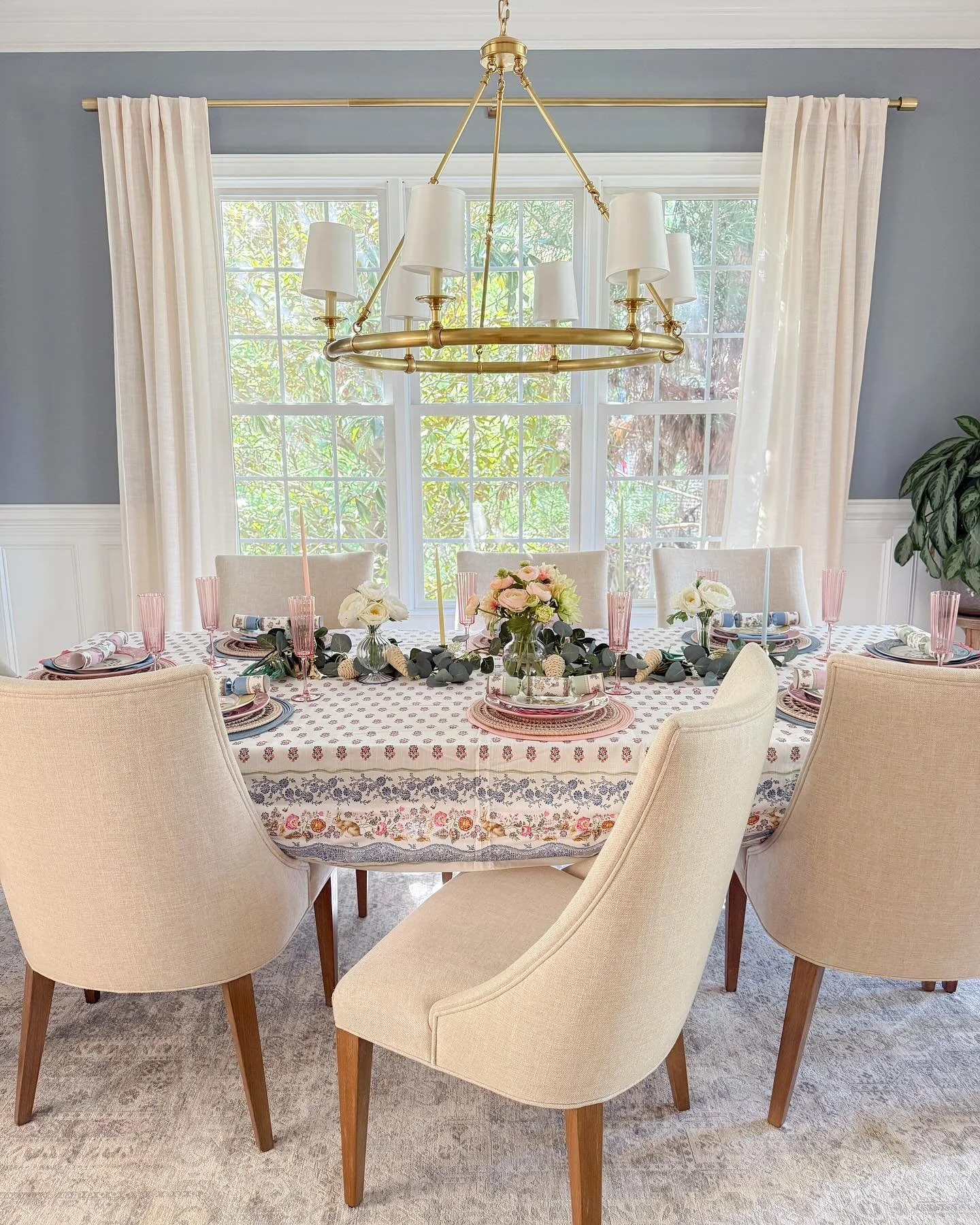 Happy Easter. 🐰
.
.
.
.
.
.
.
.
.
#interiordesigninspiration #interiordesign #caryinteriordesign #raleighinteriordesign #caryinteriordesigner #raleighinteriordesigner #eastertable #tablescape @williamssonomahome #pbstyle @potterybarn