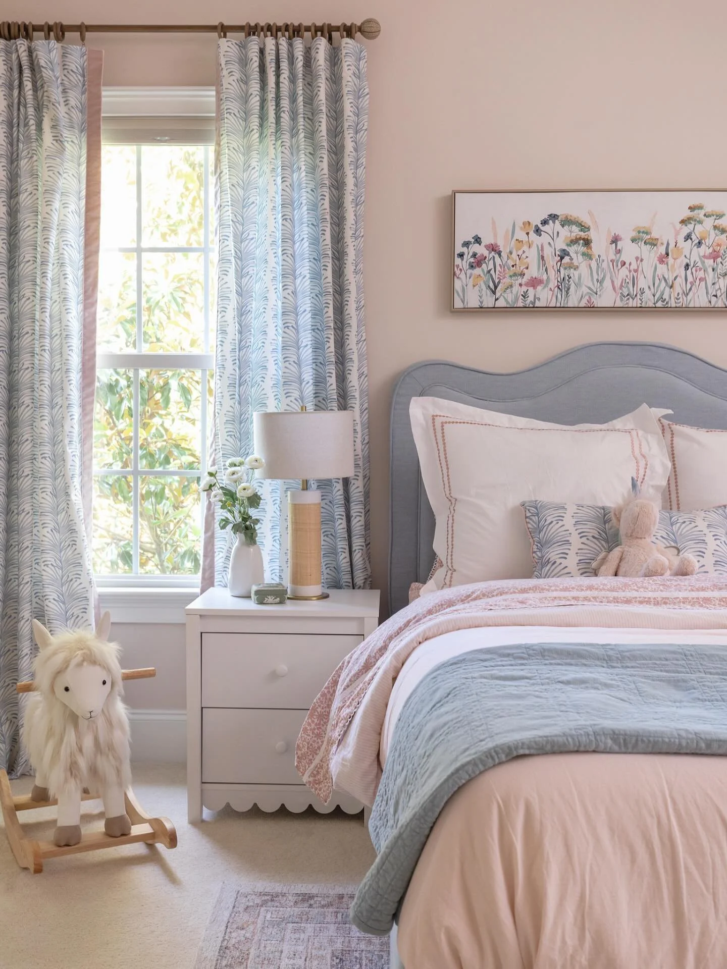 Fourth of July, but make it pink. 🩷🤍🩵

@catwilbornephotography 
.
.
.
.
.
.
.
@pepperhome 
#caryinteriordesign 
#caryinteriordesigner 
#raleighinteriordesigner 
#GirlsRoomDecor
#KidsRoomInspo
#PreppyKidsRoom
#WhimsicalInteriors
#PlayfulDesign
#Cla