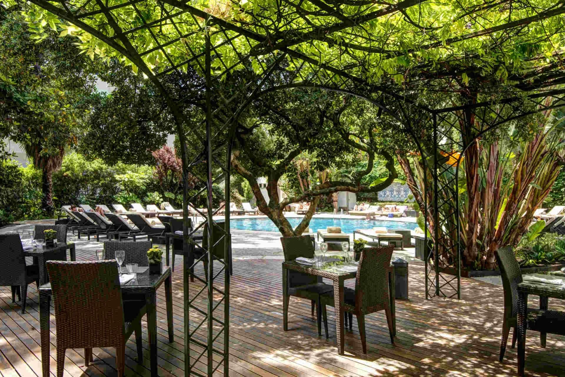 tivoli_avenida_liberdade_lisboa_hotel_gallery_pool_bar1920x1280.jpg
