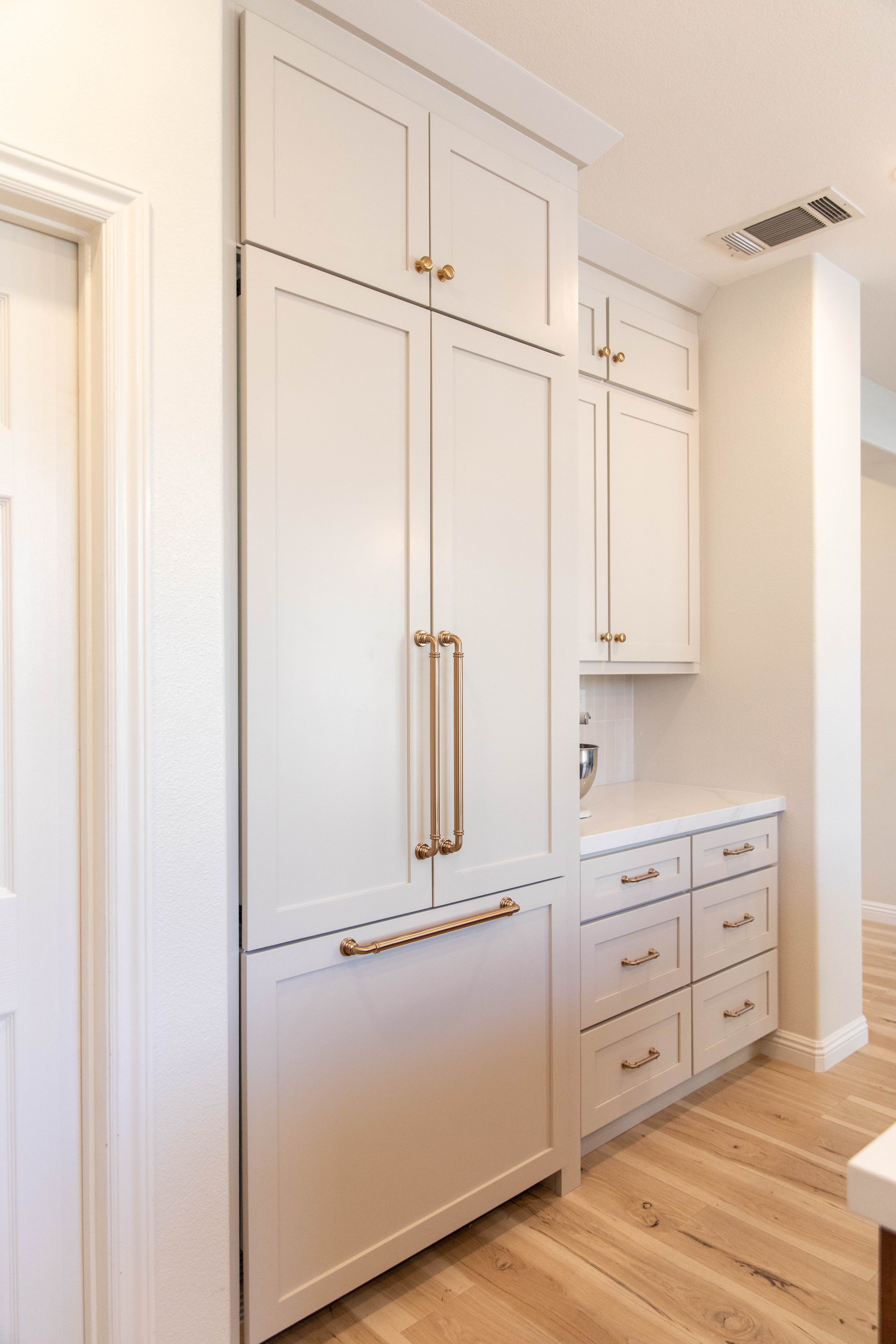Traditional/Transitional Kitchen Remodel by Munoz Woodworks Inc project photo 6