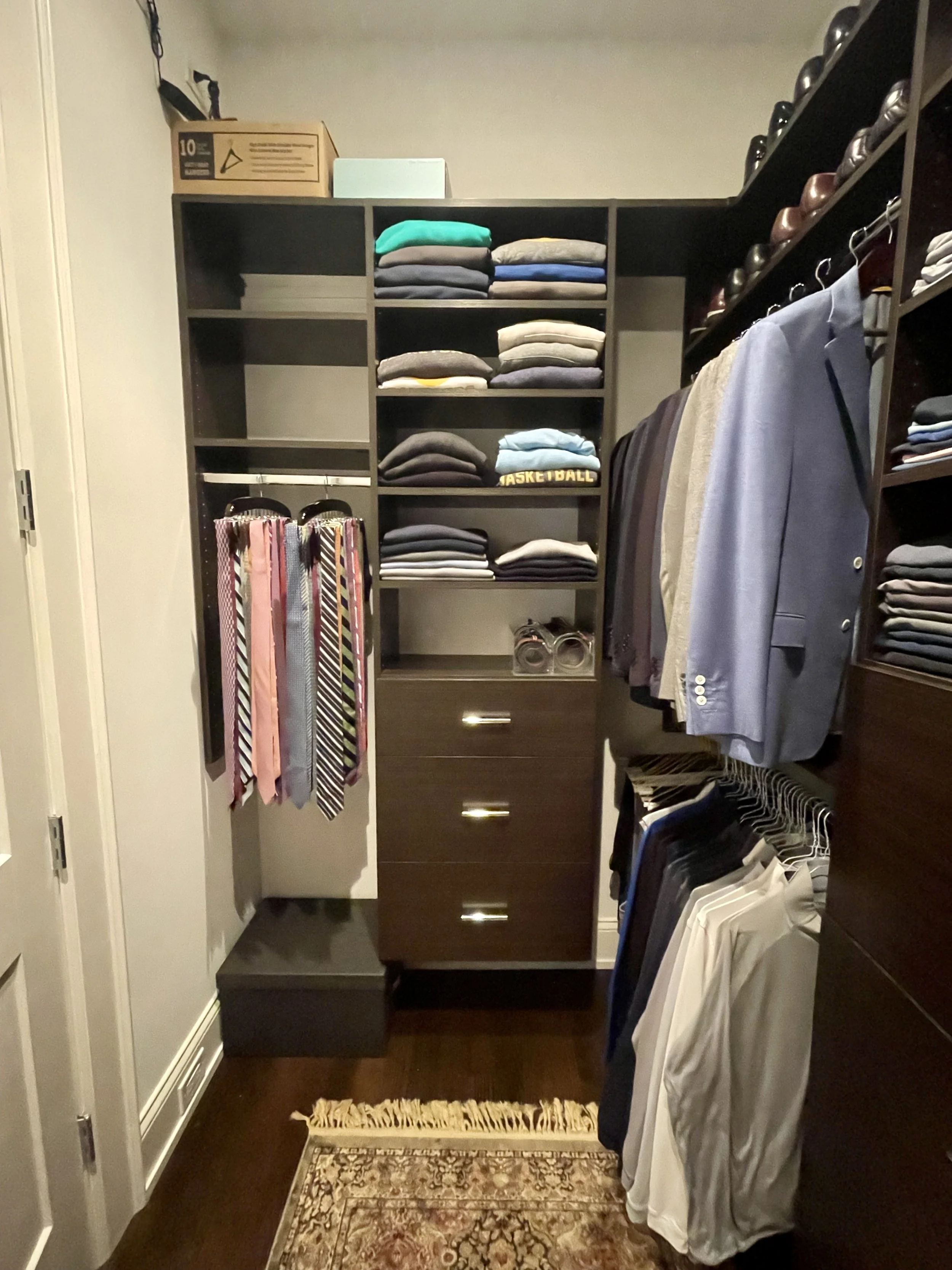 Professional Home Organizer in Chicago. Men's primary closet after organizing.