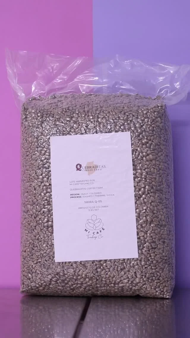 Starting off the roasting week well by cracking one of the last bricks of @argote2015 stand out Sidra.
We are proud to represent this juicy, effervescent and deliciously complex lot with back-to-back harvests and are sure it will feature on for yea