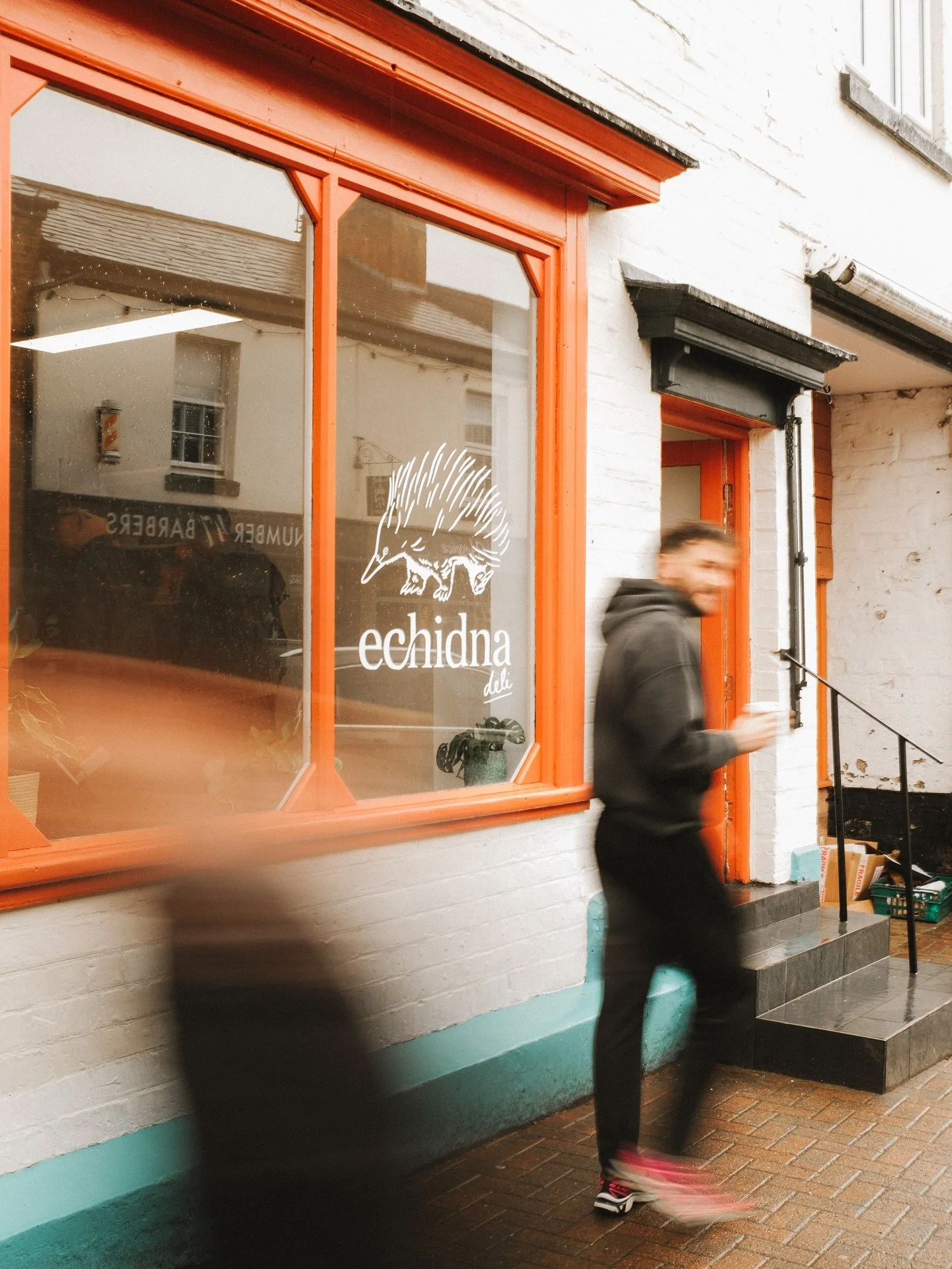 We love a drop-off to Jess and the @echidna_deli team ☕️ 
Hoole had been blessed with the highest tier independents in the city & beyond and we feel privileged to serve our coffee from Las Gaviotas female producers alongside their very tasty lin