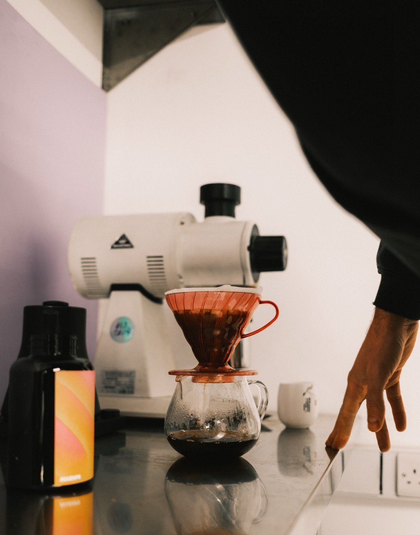 Our sadness after roasting the last of our blueberry co-ferment yesterday was quickly replaced by excitement after speaking with our pal @micafetradingco 

Jonny was able to get us over some very tasty peach co-ferment to keep the @argote2015 fruit p