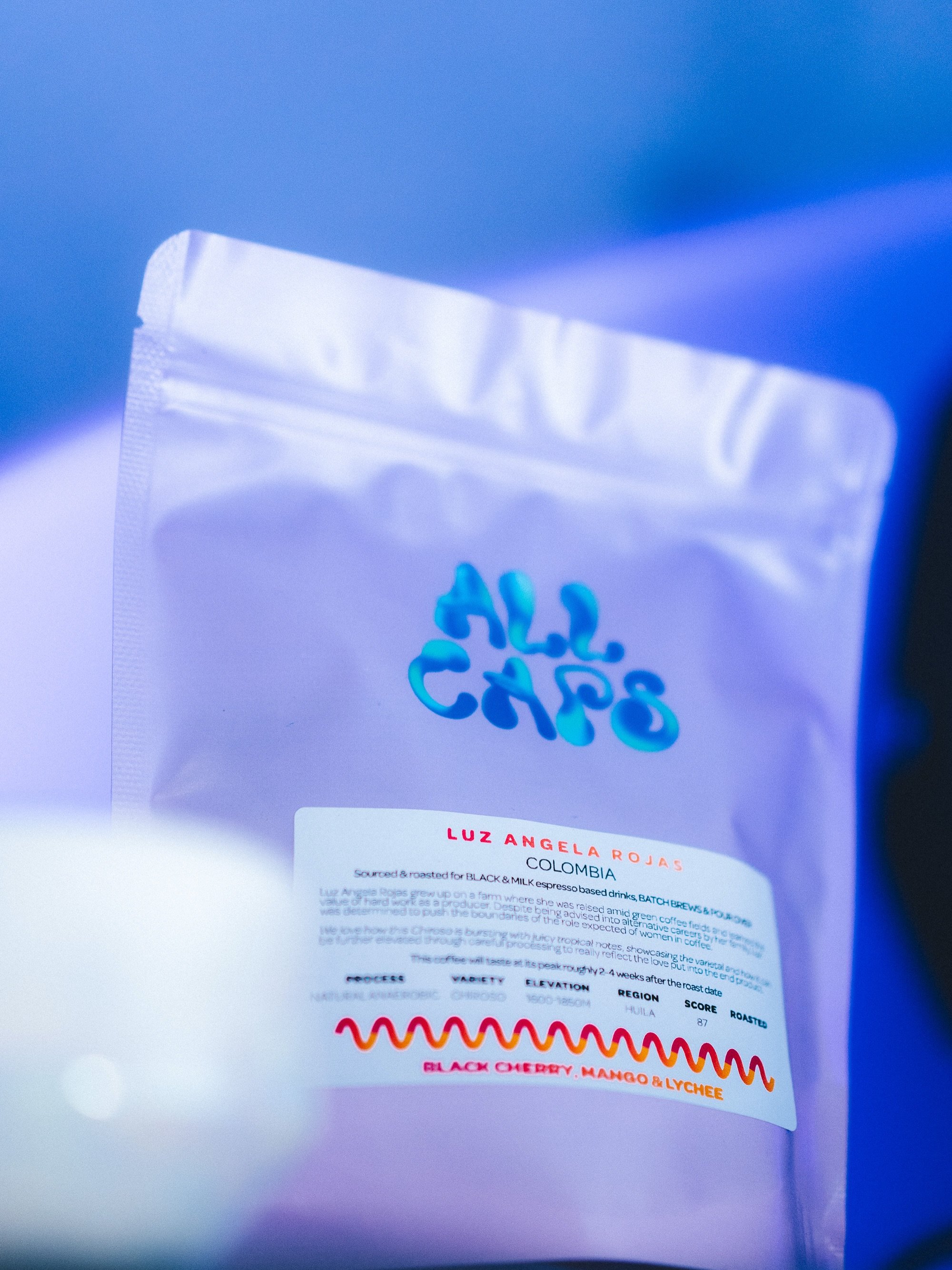 Reintroducing an all-time favourite 🍒 🥭 

We fell in love with Luz Angela Rojas&rsquo; double anaerobic Chiroso on our first sip last January and we&rsquo;ve bought it at every opportunity ever since. 

Big cherry notes up front with a lingering vi