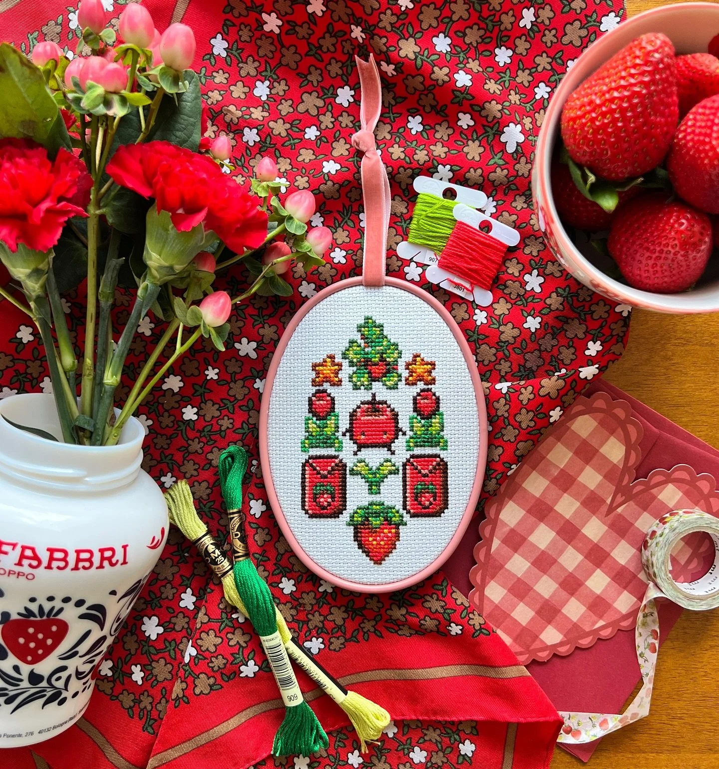 Happy May Day! I love making these little photo arrangements, and wanted to make a strawberry-centric one to celebrate the height of strawberry season. 🍓