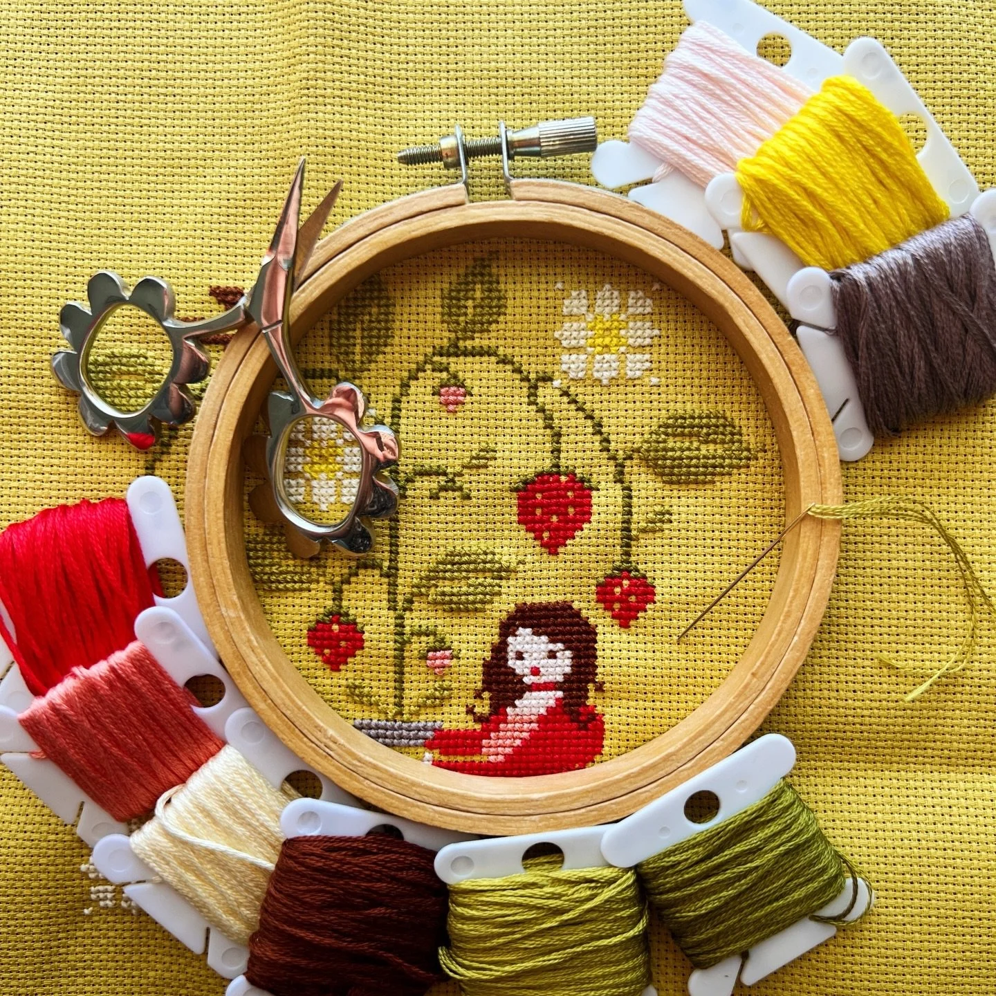 A #wip with the most perfect color palette. 🍓🌱