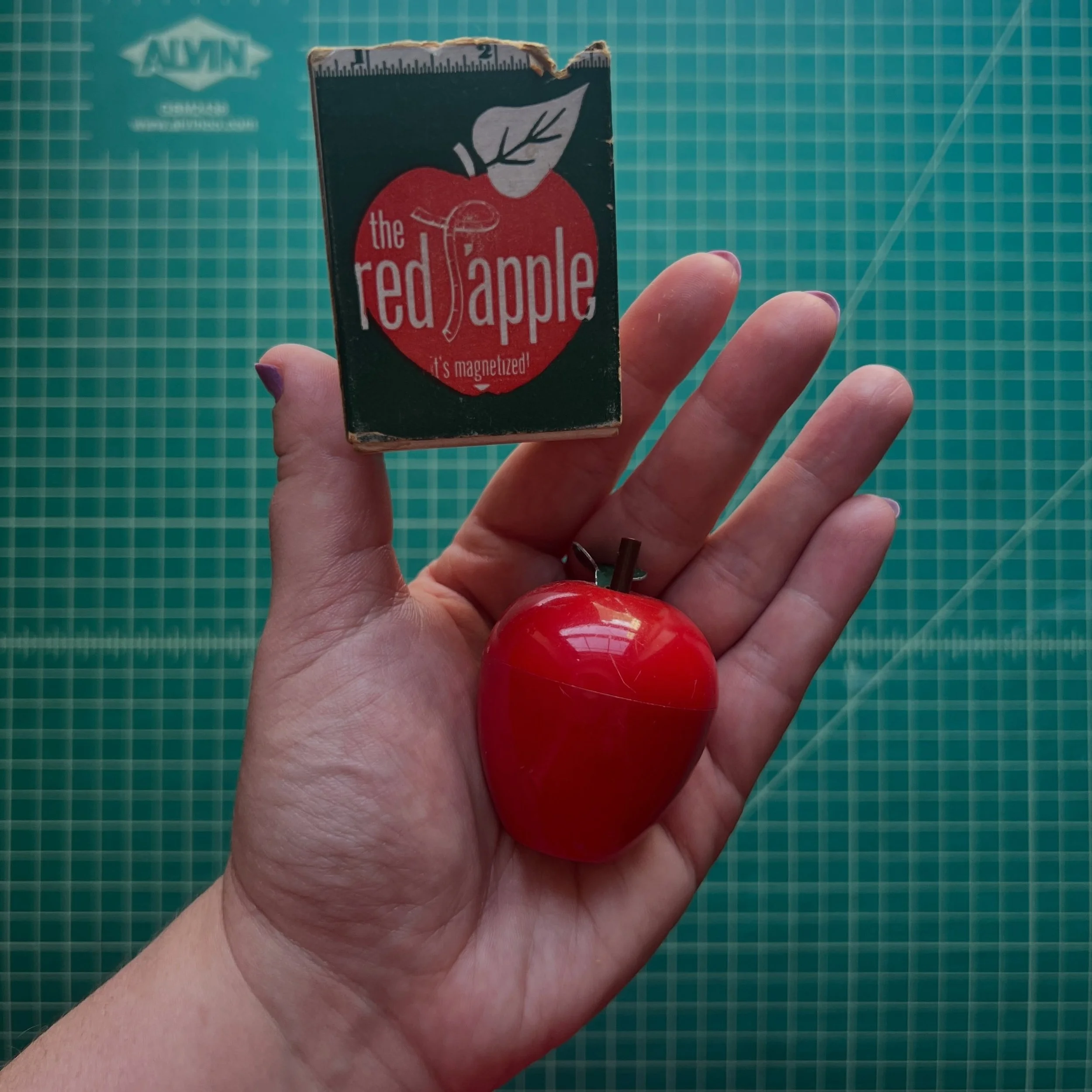 SOLD! 🍎✨ This super cute, apple-shaped tape measurer is currently winging its way to California. Not only is the device itself so cool, but the box graphics are fantastic!