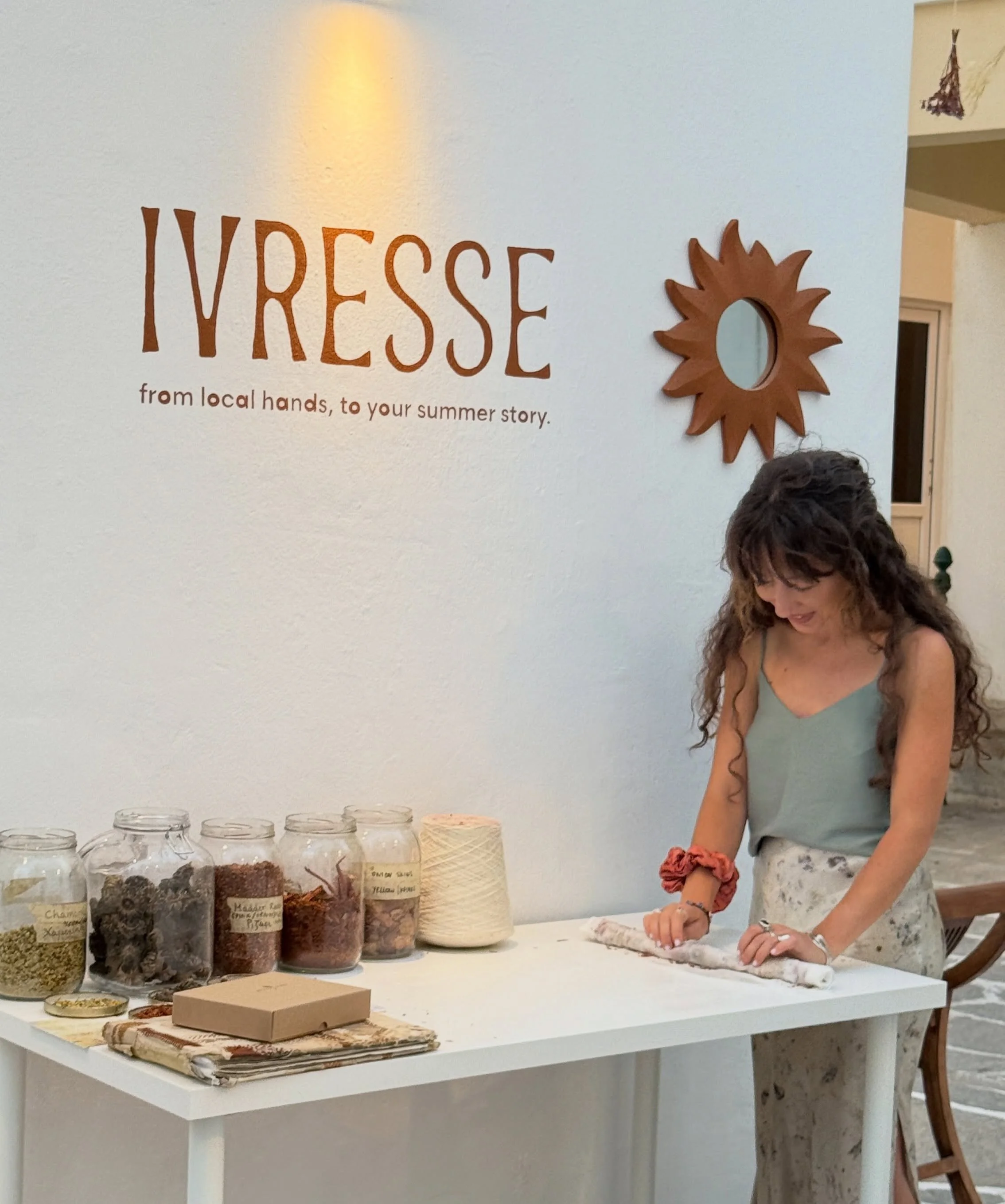 A few days ago at @ivresse.paros ❤️
Thank you to everyone that came at the pop up and live demonstration of bundle dyeing at the wonderful ivresse shop in Paroikia. Thank you Alexia and Vaya for inviting me ❤️ a few pieces of our collab (bucket hats,