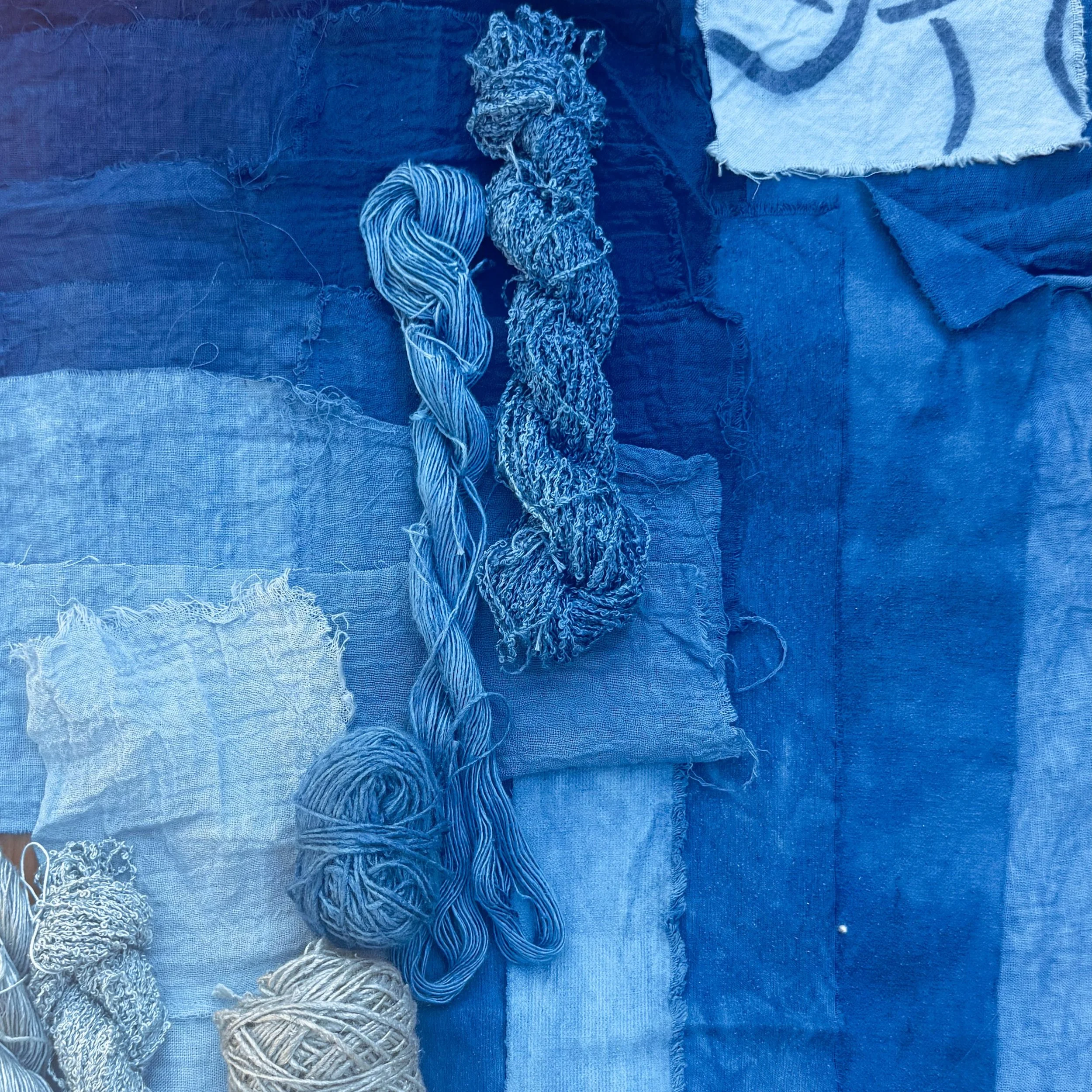 SPECIAL INDIGO WORKSHOP 💙
Six years ago I met Giorgos and fell in love with his work. I remember visiting his studio and hearing about his travels and his experiments and feeling really inspired and happy that another natural dyer lives and creates 