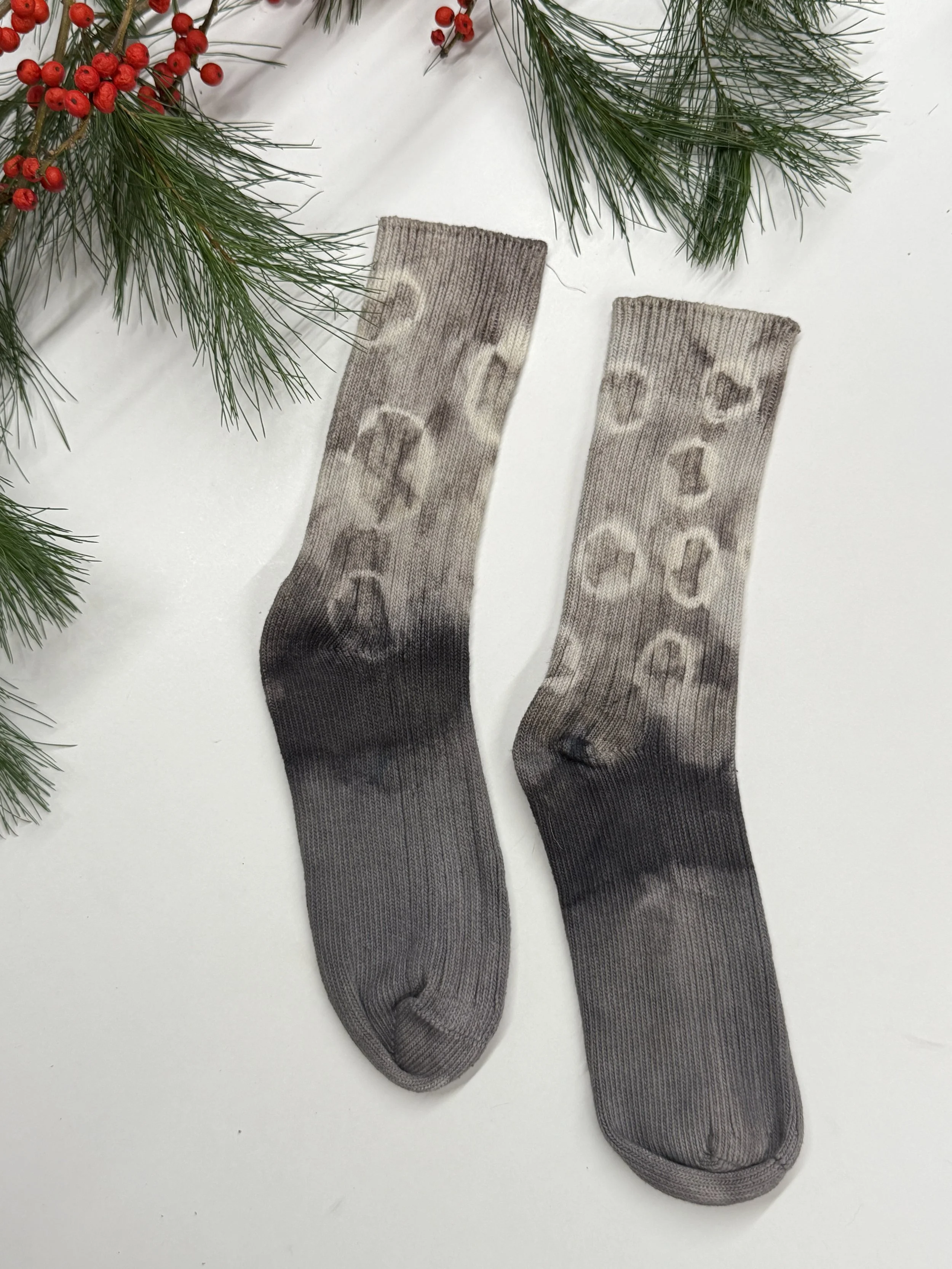 greycottonsockstiedye.JPG