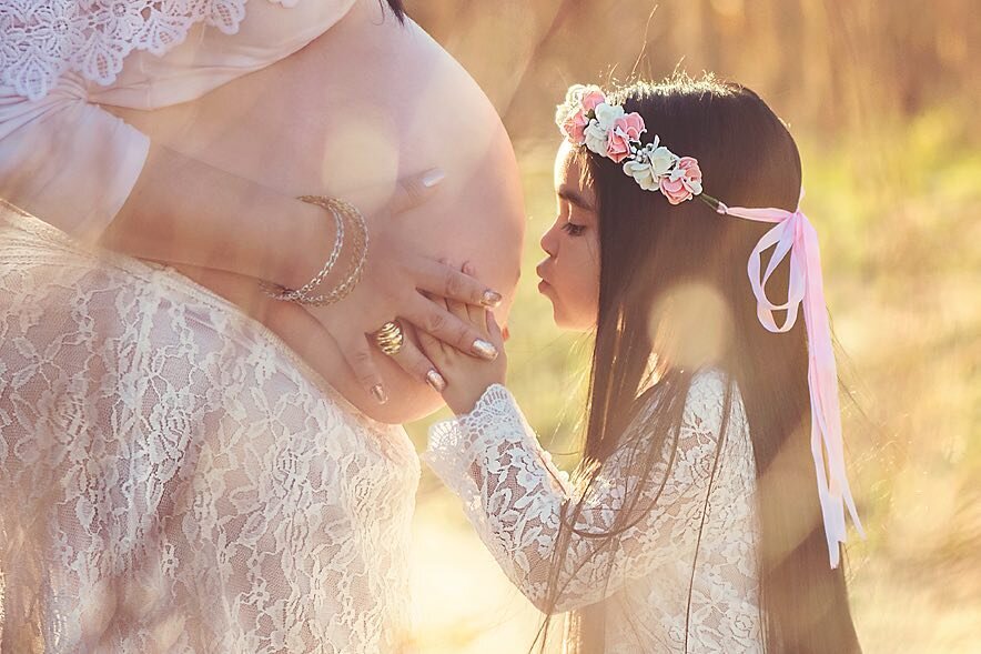 So grateful for her little sis! #capture #beautiful #moments #forever #sis #maternityphotography #maternity #photography #fotografia #embarazada #embarazo #fotosdeembarazo #hermanitas #paientlywaiting #longisland #baby #babygirl #pregnant #instapic #