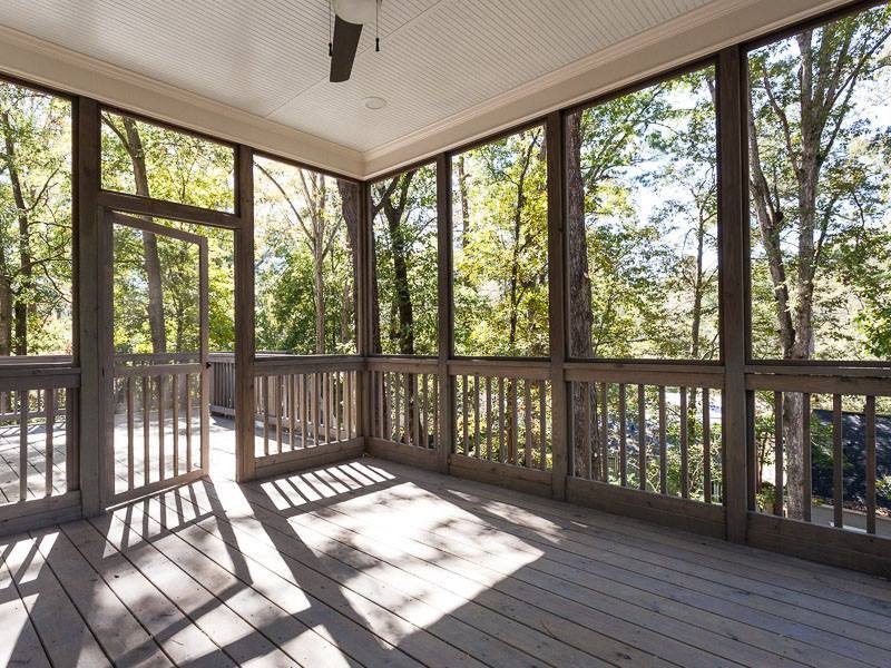 Screened in Porch.jpg