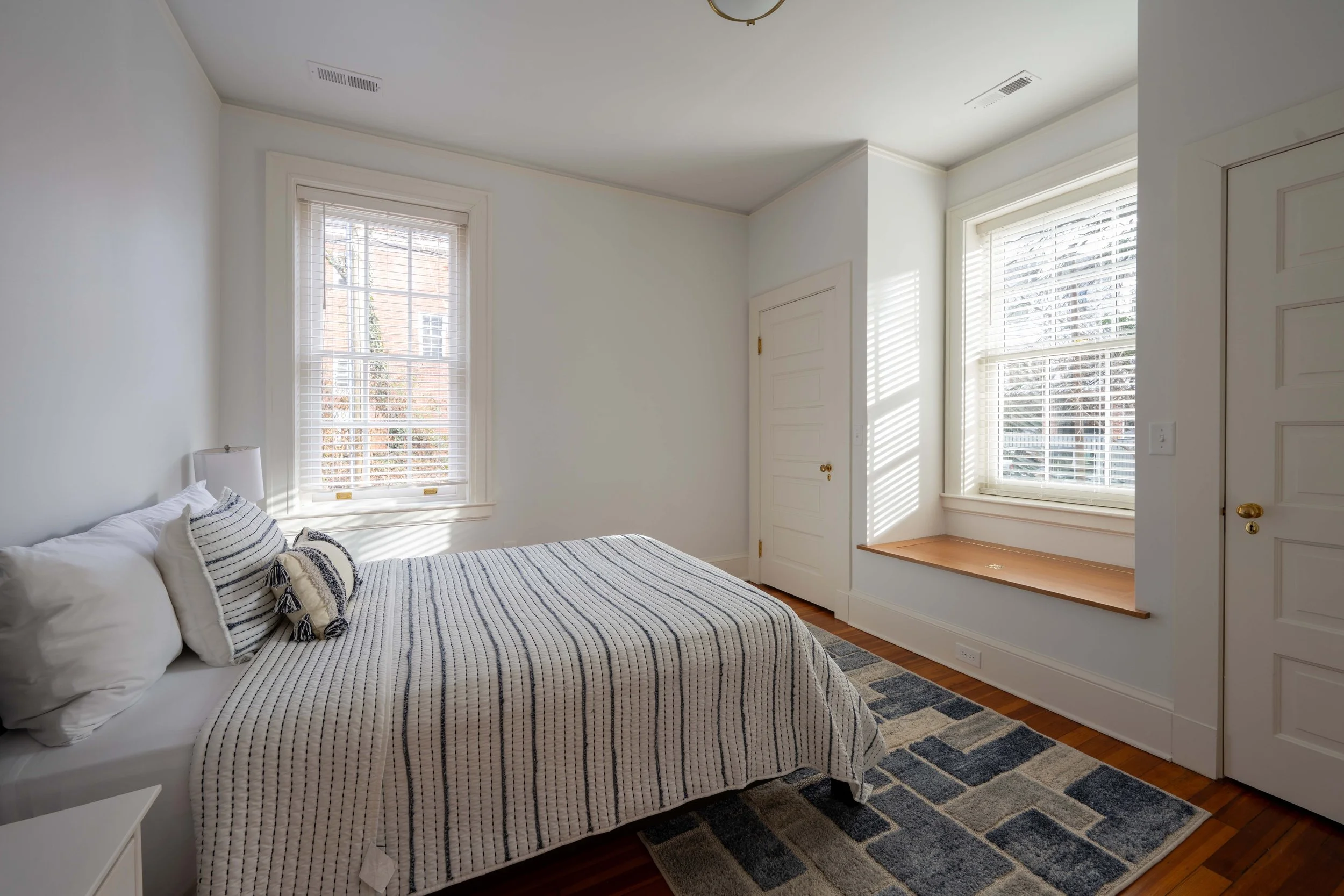 64 University Way-07.jpg