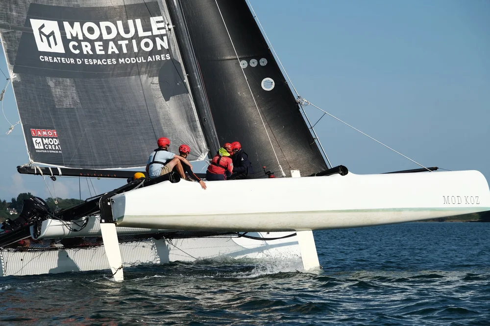 Sortie à la journée en catamaran de course vers Houat et Belle-île, au large du Golfe du Morbihan