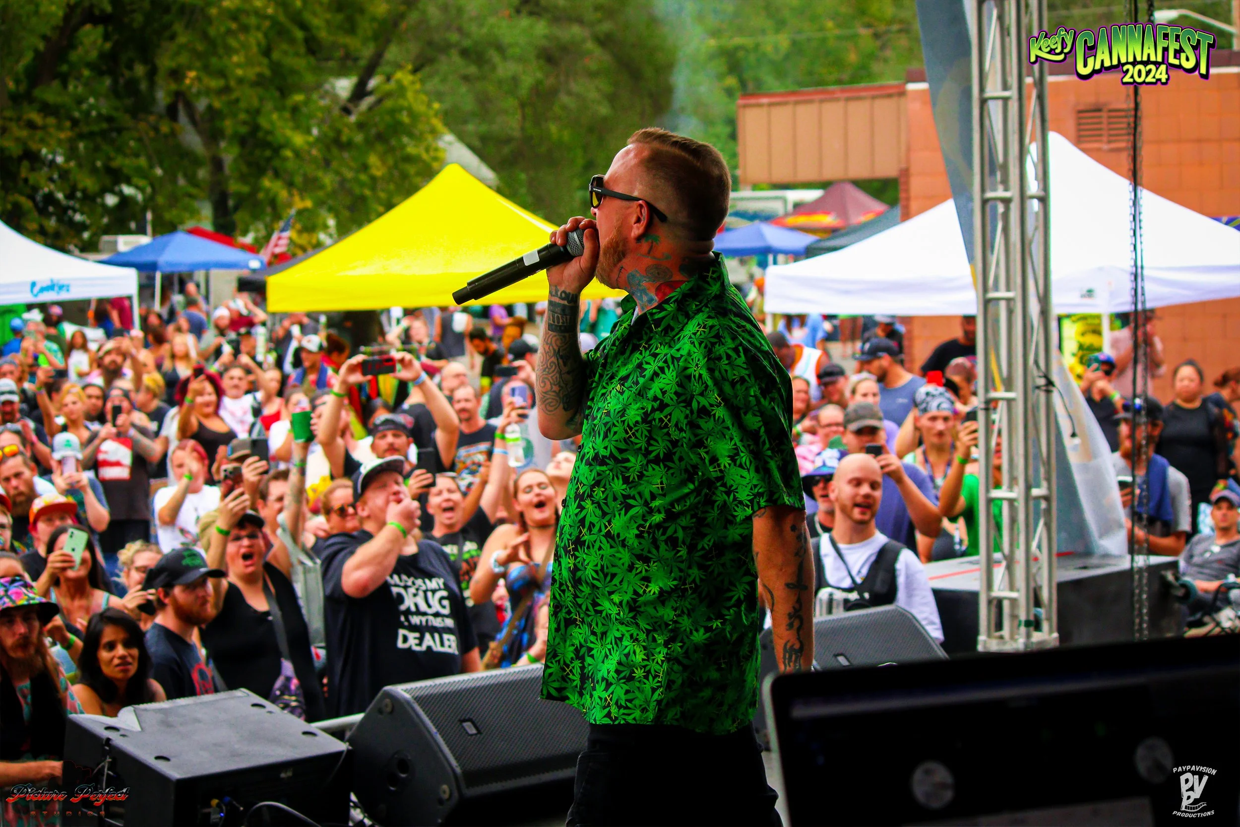 lil wyte in weed shirt at keefy cannafest on stage.