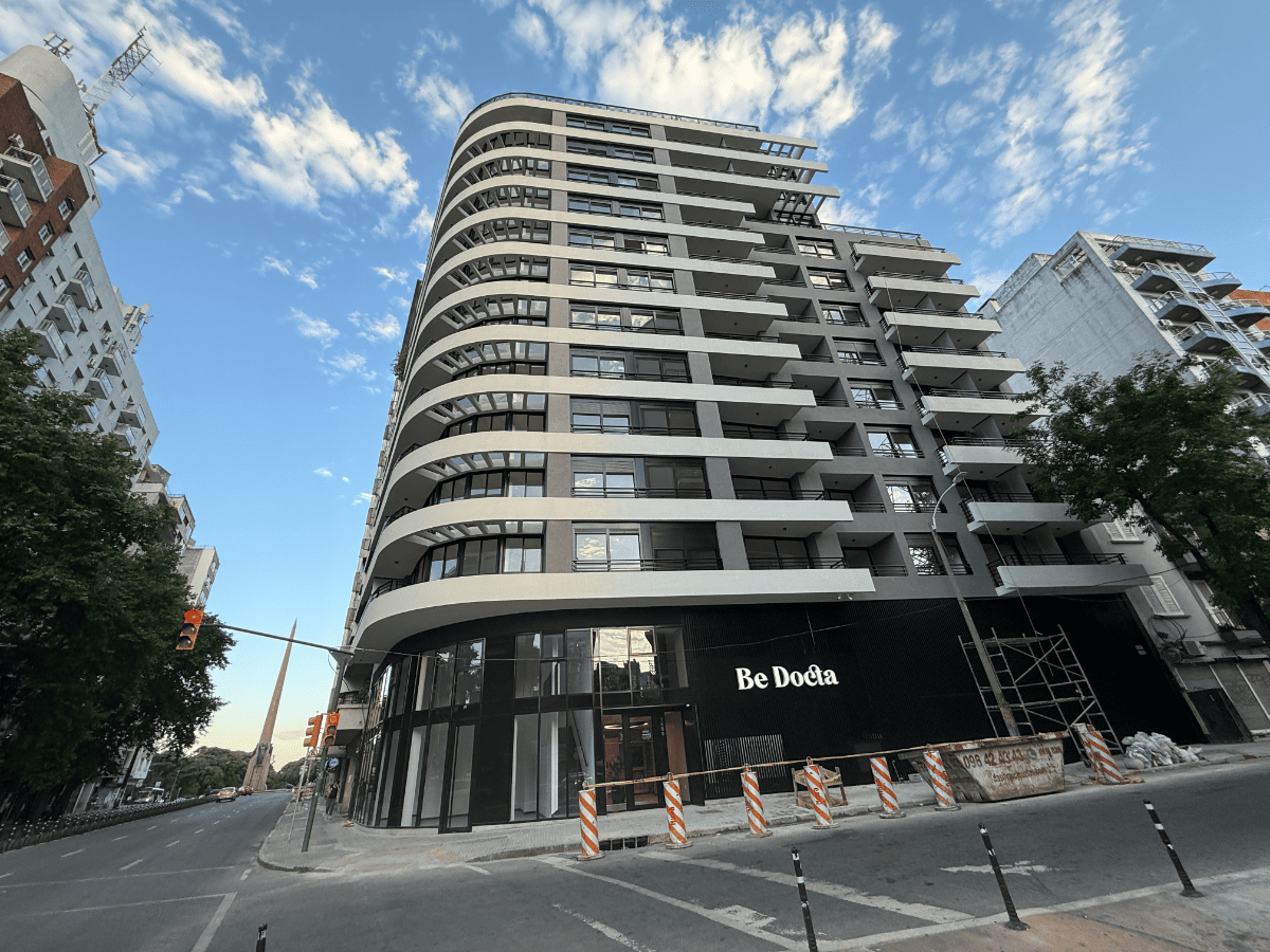 Una esquina con historia: Be Proyectos redefine la Av. 18 de Julio y cierra otro éxito de ventas