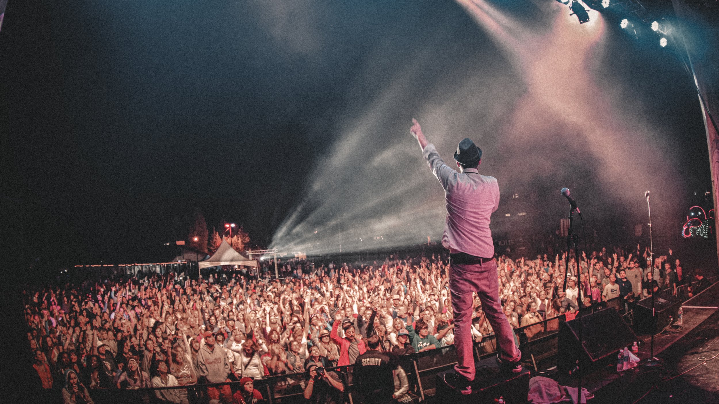 Performance crowd MC YOGI.jpg