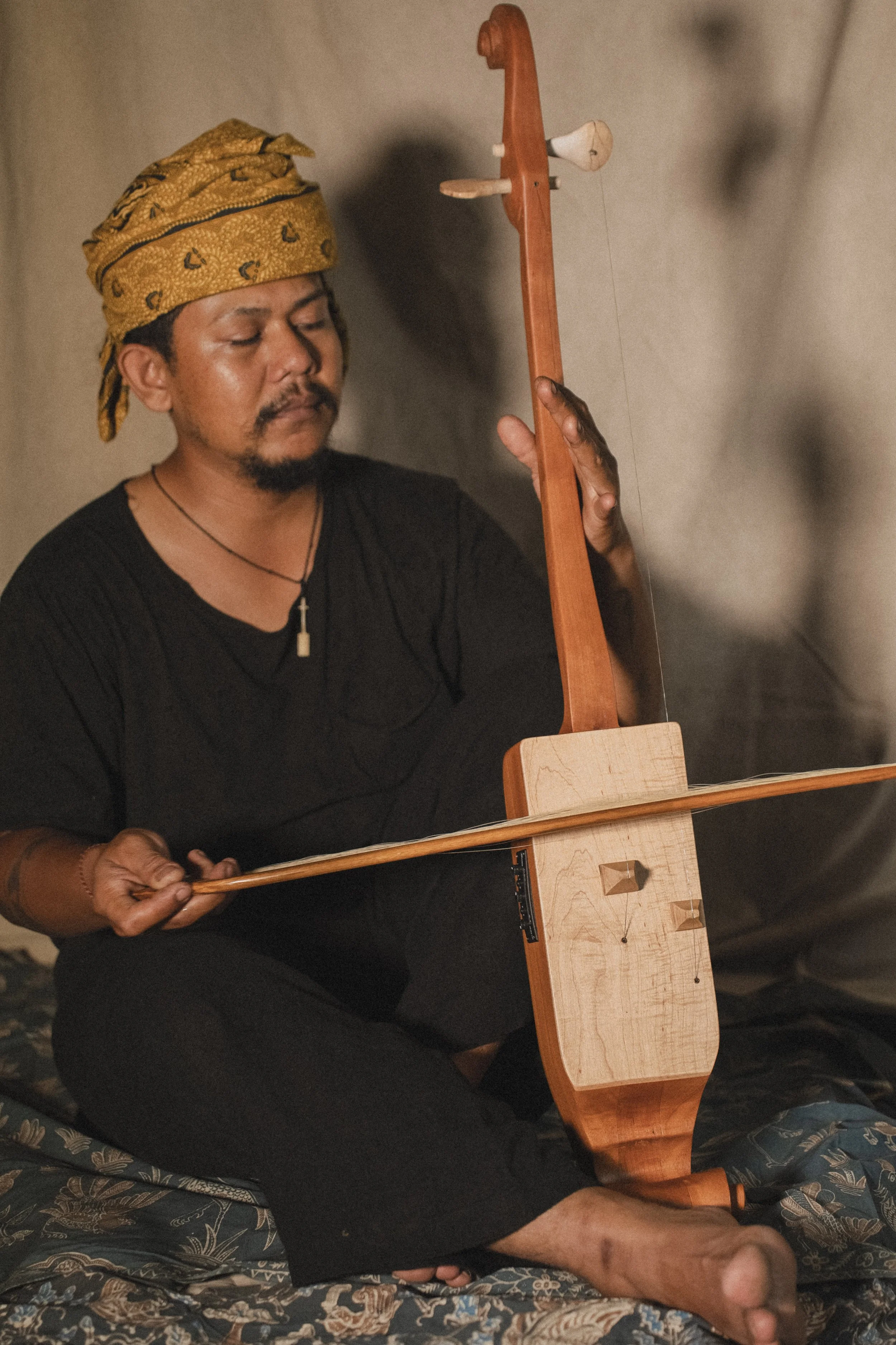 Tarawangsa-with 2 strings