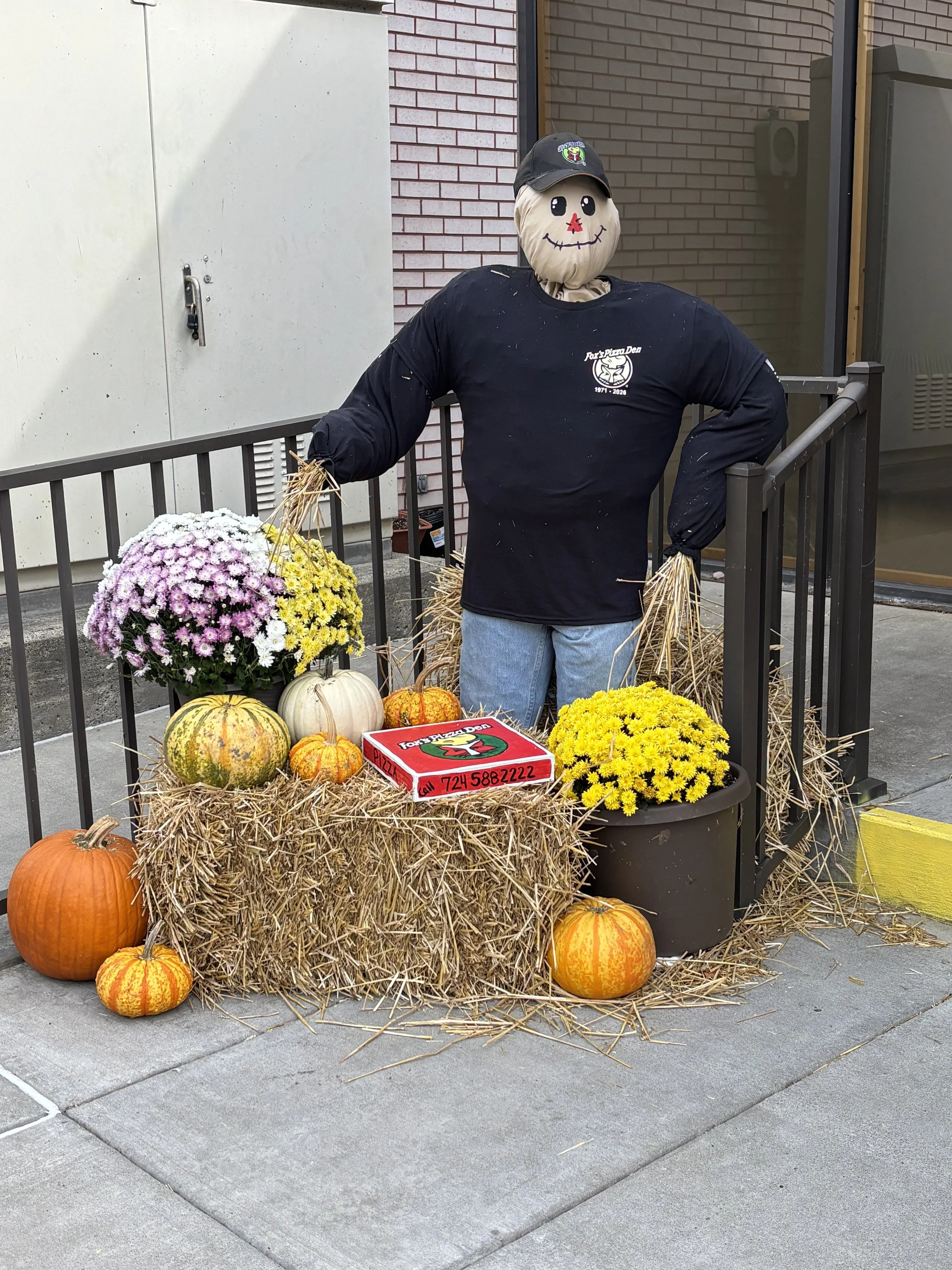 "Delivery Dude" Fox's Pizza Den