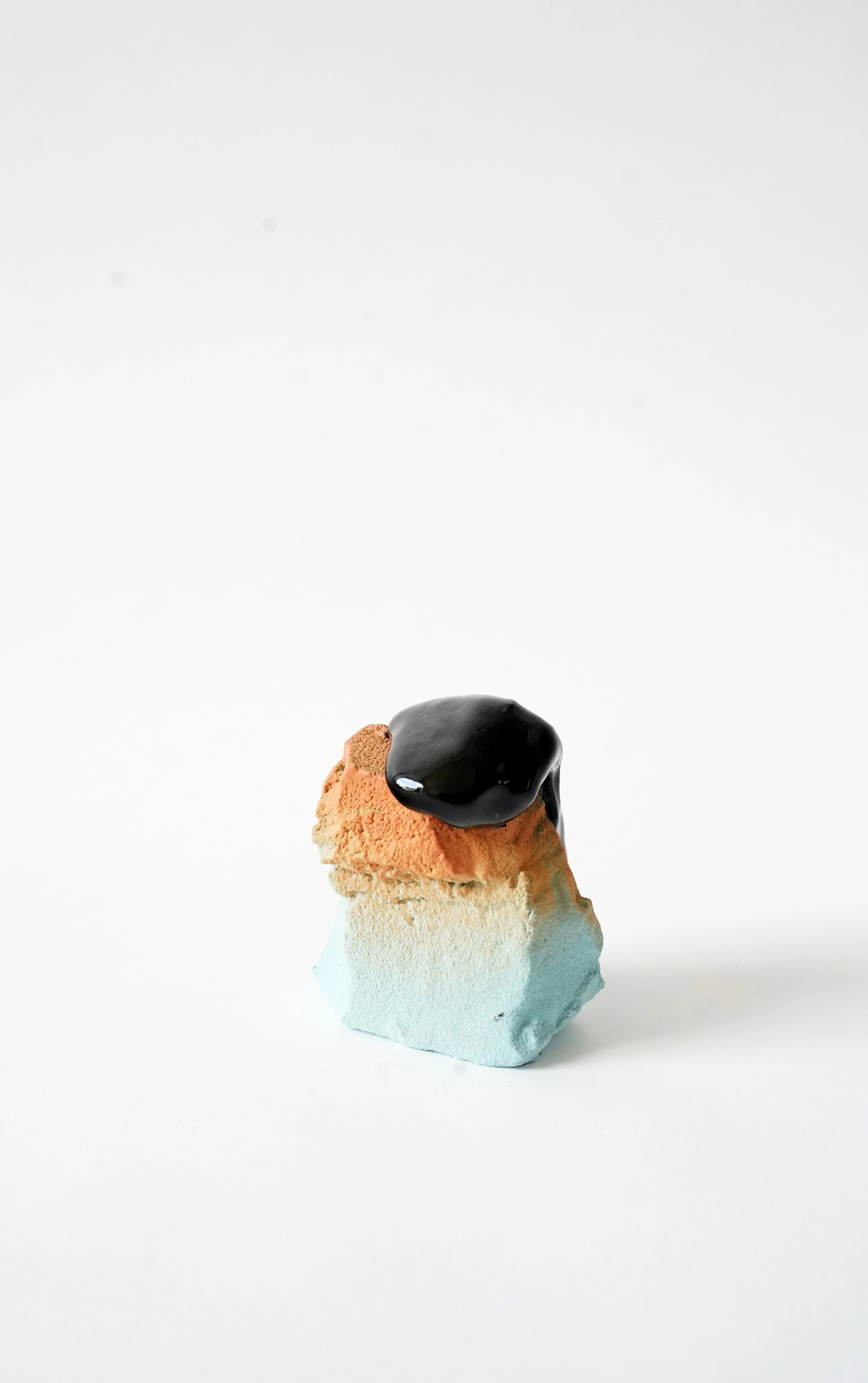 Little Canyon, 2025, Porcelaine, 6x4 cm.JPG